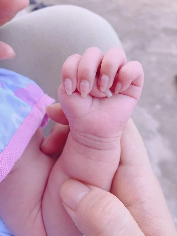 Bàn tay gây thương nhớ, chụp lại trước khi bị chị Mẹ làm nail 🤣🤣🤣

#Xá_Xíu_1m2d
Nguồn: Trịnh Thị Phú Luôn