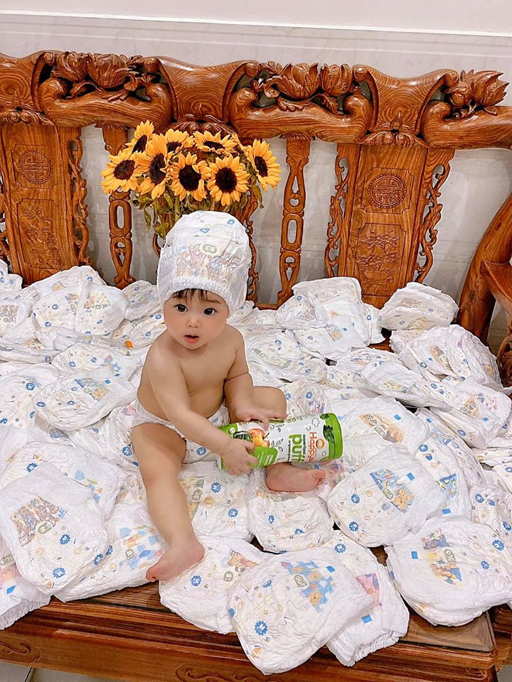 Khi mà mọi người đang tìm mua khẩu trang 😷 thì nhà tớ đây chẳng có gì ngoài bỉm tã các cậu ạ 🤣