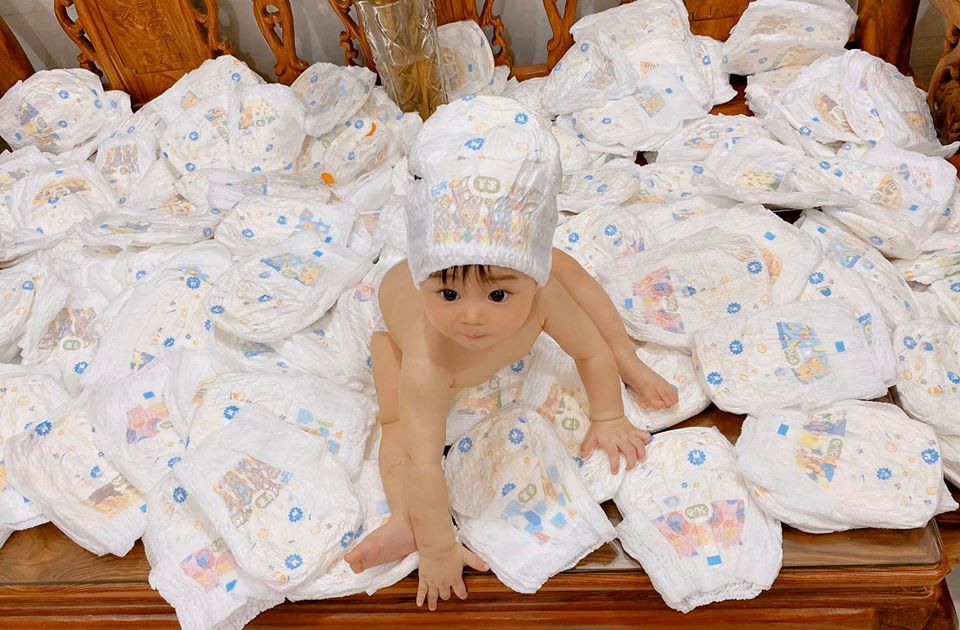 Khi mà mọi người đang tìm mua khẩu trang 😷 thì nhà tớ đây chẳng có gì ngoài bỉm tã các cậu ạ 🤣