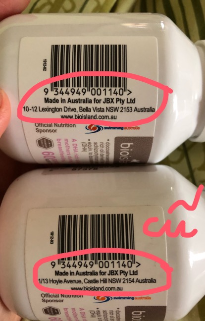 Các mẹ ơi giúp em phân biệt DHA bầu Úc thật với, em mua 2 lọ uống mà về so nó khác nhau. Hoang mang lắm ạ! Khác nhau ở nơi sản xuất... Và cái nắp mới mua nghiêng dưới ánh sáng thấy chữ Bioisland phát sáng ạ!