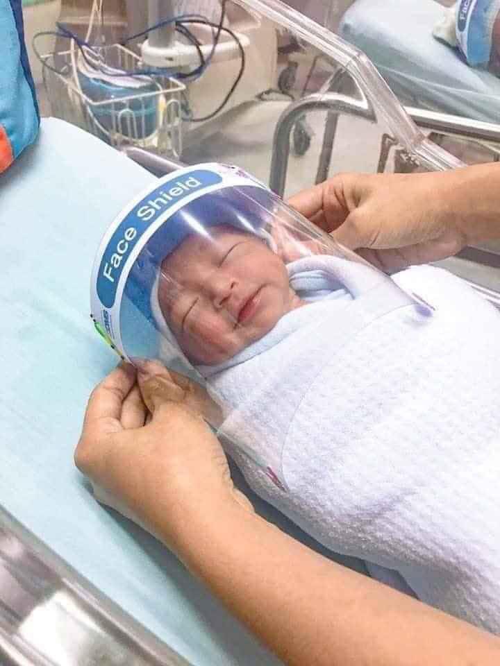 Các con sinh ra trong thời Covid! 
Yêu thế này cơ chứ