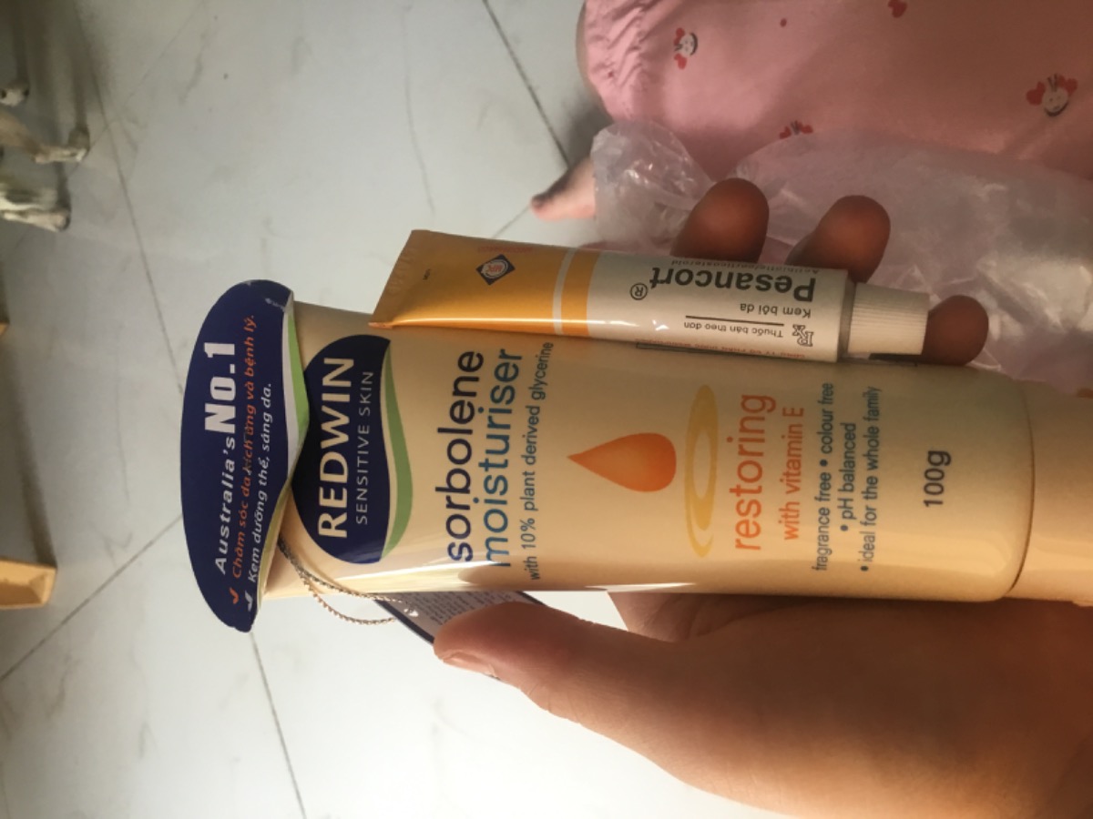 33 tuần . Em bị sẩn ngứa, đi khám bác sĩ kê cho hai tuýp bôi da nhưng e đọc hướng dẫn sử dụng thì pesancort không an toàn vs phụ nữ có thai. Các mom thông thái cho e ý kiến với ạ