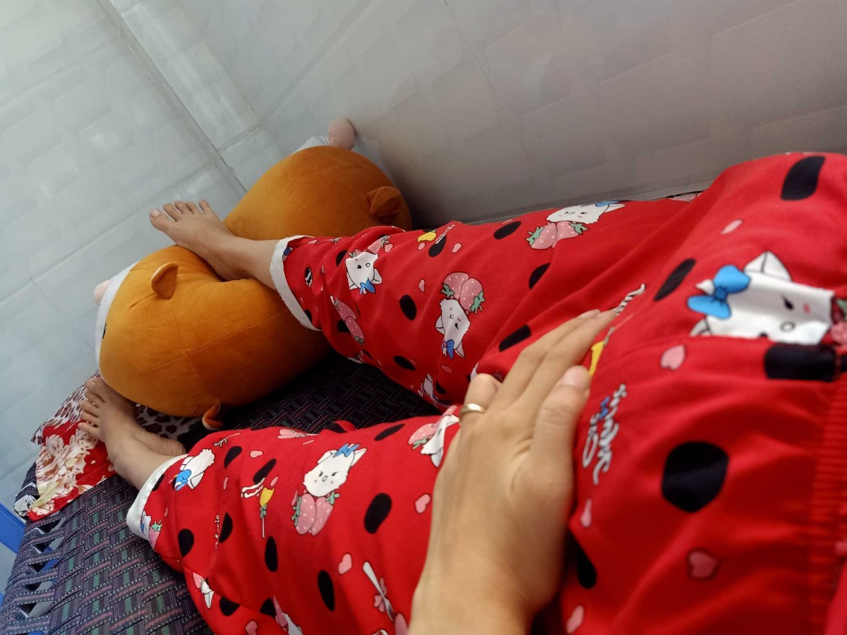 Mình đau nhói ở chỗ này ko biết có lm sao ko 
Cứ đau tức bụng dưới gần mu như vậy.thai mình 23 tuần