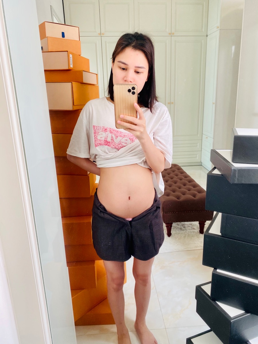 Các mom ơi tập đầu bụng này trai hay gái ạ. các mom có kinh nghiệm chia sẻ ạ. Vì siêu âm con che ko cho coi, úp lưng lại luân không cho bs coi. Cảm ơn các mom ạ