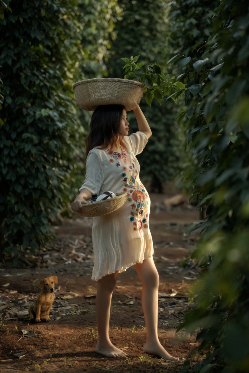 Cuối cùng thì vợ tao cũng có bầu và tao sắp lên chức rồi ! Yay!!!!

Hai vợ chồng máu quá định đi xuyên việt nốt về miền Nam rồi về đẻ nhưng lần này bầu bì nặng nề quá bước lên xe đi không nổi, chỉ về quê vợ ở Buôn Mê Thuột thôi T_______T. Tao rất đam mê mảnh quê thứ hai này nên chụp kỷ niệm tặng cho vợ bầu mấy tấm ảnh nơi mà vợ tao lớn lên.

Nguồn: Nguyễn Hữu Phúc