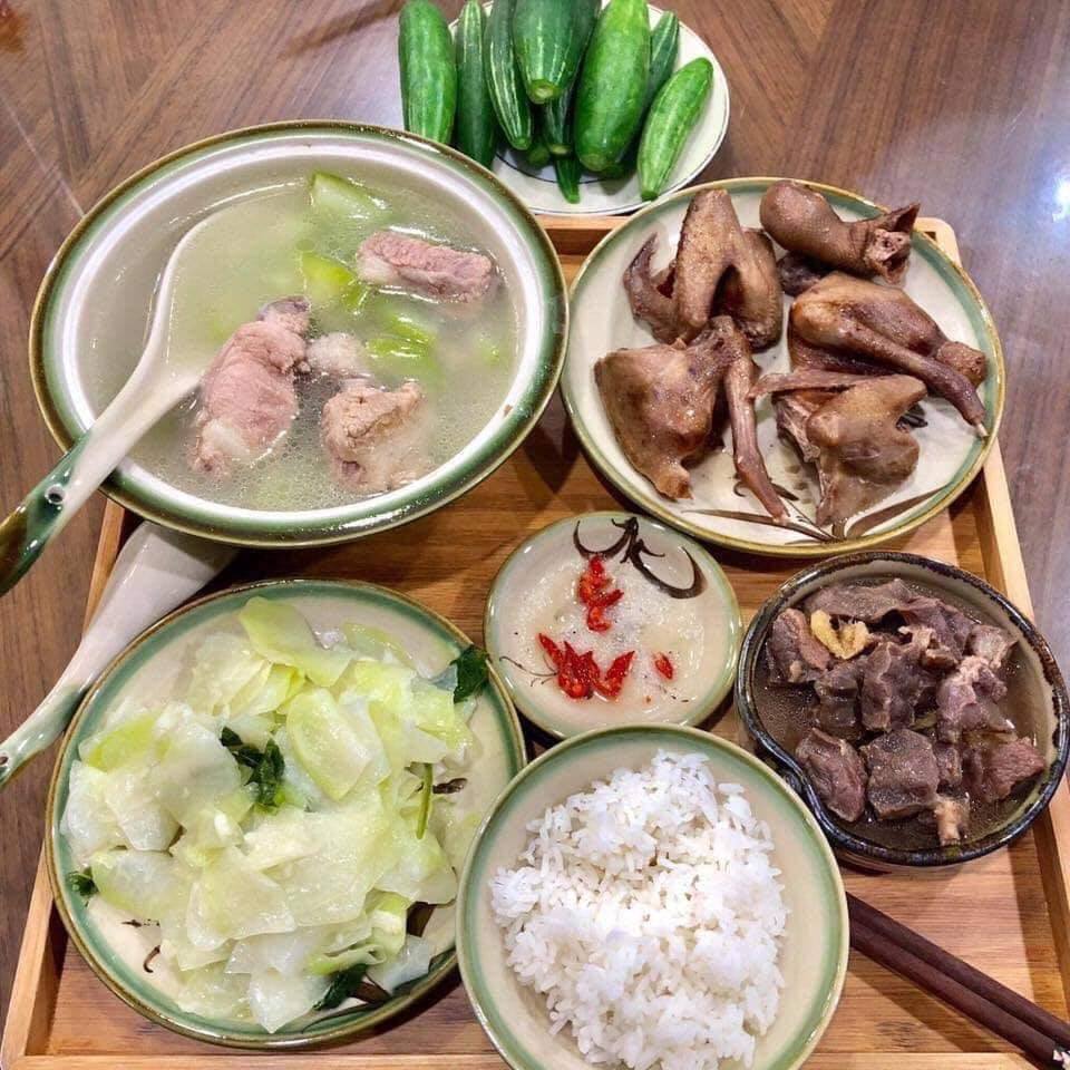 Cơm bà đẻ nhà người ta.....
A yêu mà nấu cho e ăn như này e tình nguyện đẻ cả đội bóng luôn 😂😂😂😂😂