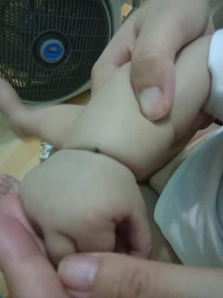 Muỗi chưa kịp cắn đã bị em kẹp chết :))
Cute dã man