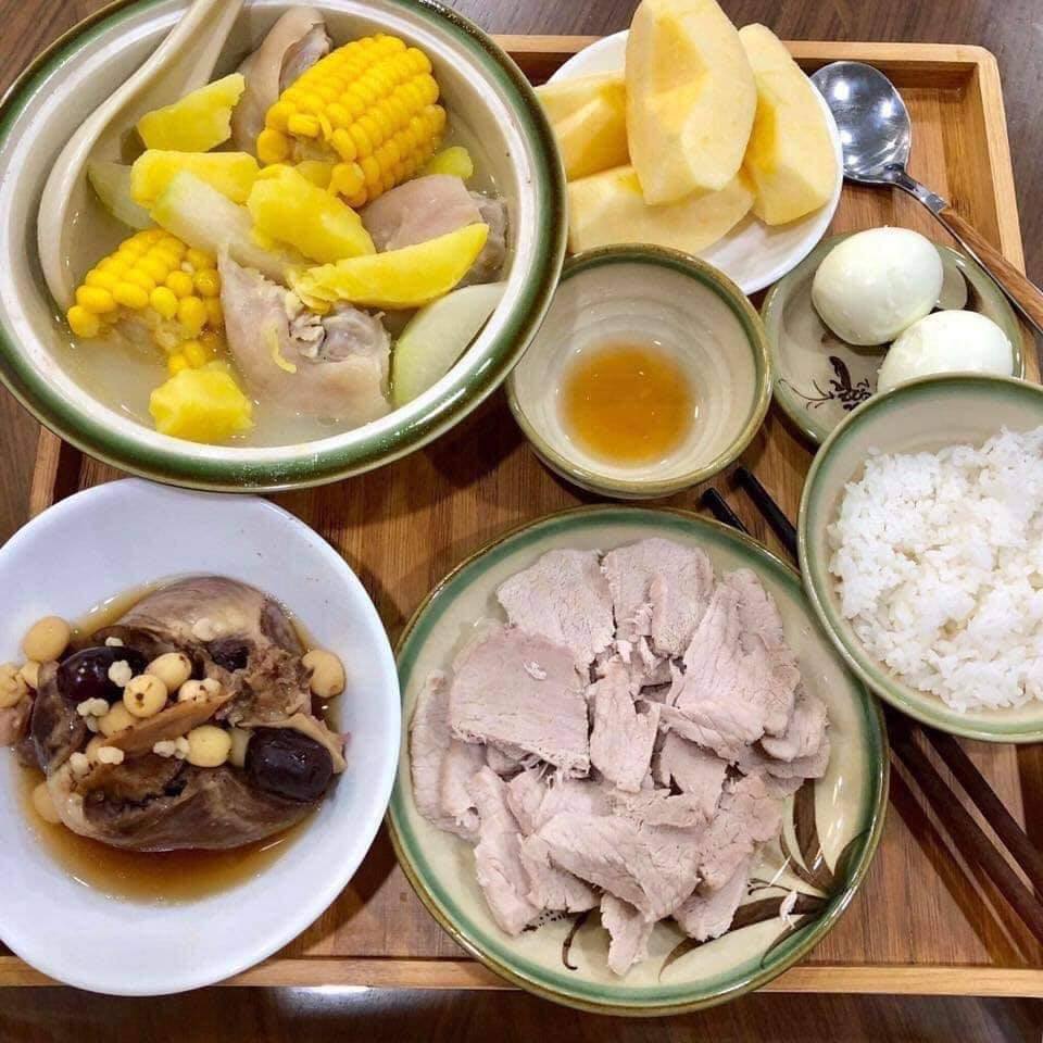 Cơm bà đẻ nhà người ta.....
A yêu mà nấu cho e ăn như này e tình nguyện đẻ cả đội bóng luôn 😂😂😂😂😂