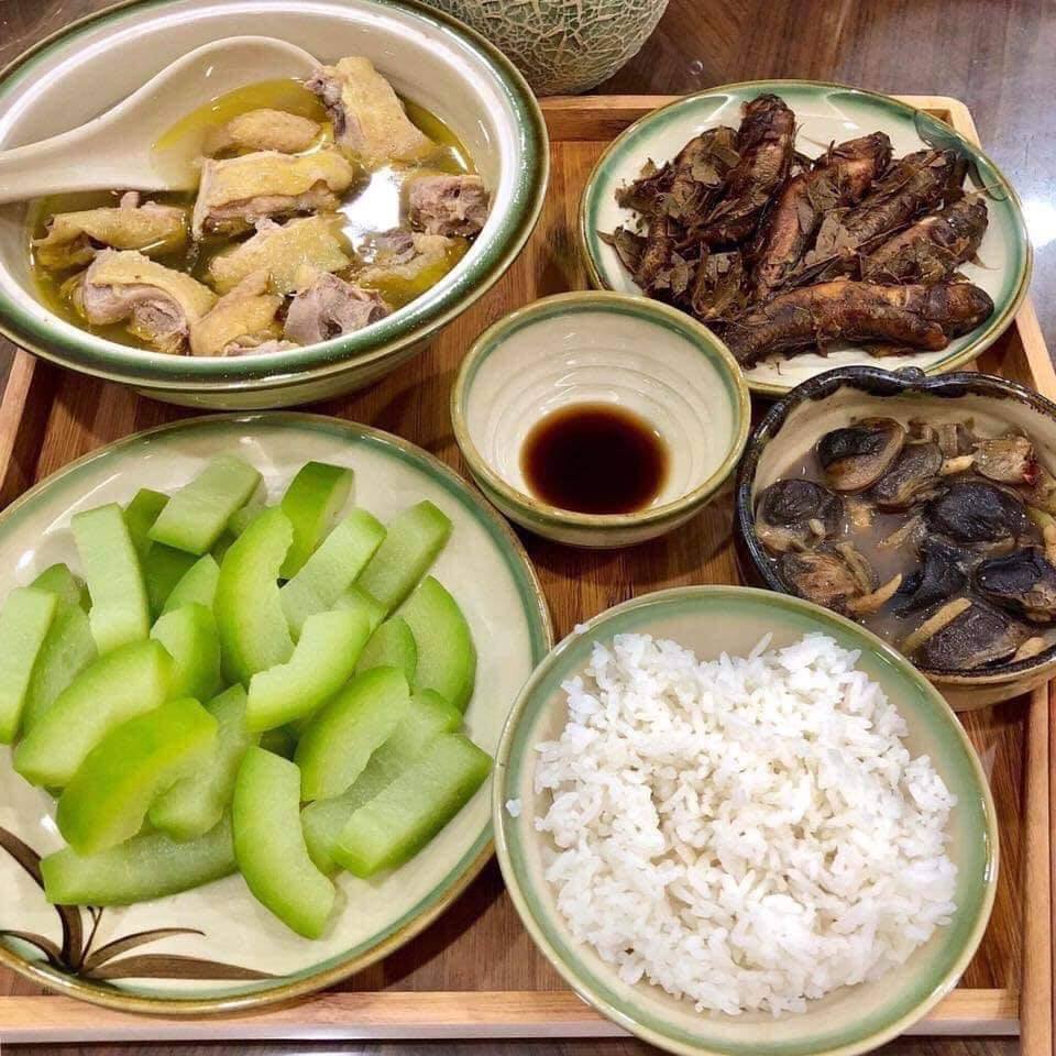 Cơm bà đẻ nhà người ta.....
A yêu mà nấu cho e ăn như này e tình nguyện đẻ cả đội bóng luôn 😂😂😂😂😂