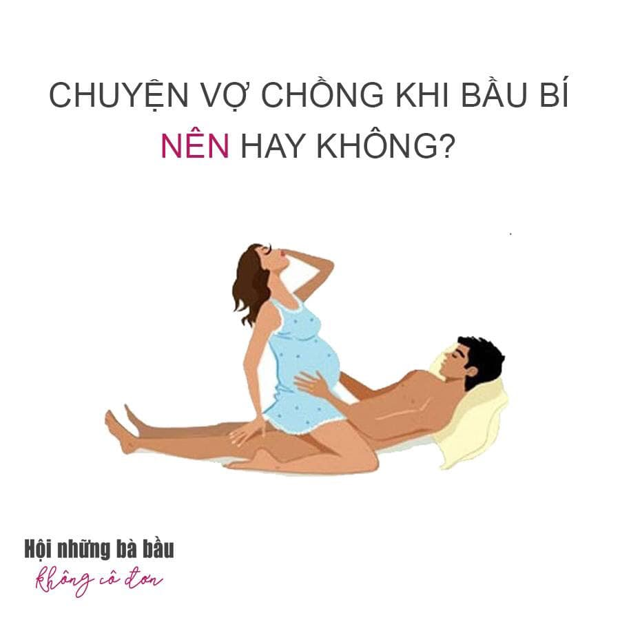SINH HOẠT VỢ CHỒNG KHI MANG BẦU LIỆU CÓ AN TOÀN?
Nhiều mẹ vẫn nghĩ rằng, khi mang thai cần kiêng hoàn toàn chuyện ấy vì sợ làm đau hay ảnh hưởng đến em bé. Cũng vì lí do này mà nhiều ông chồng lén "ra ngoài" để giải quyết nhu cầu. Suy nghĩ này hoàn toàn sai lầm!
Nếu không có bất kì bất thường hay biến chứng nguy hiểm gì, mẹ bầu hoàn toàn có thể sinh hoạt vợ chồng bình thường trong suốt quá trình mang thai. Tuy nhiên, mẹ cần lưu ý lựa chọn những tư thế phù hợp và quan hệ thật nhẹ nhàng mẹ nhé, đặc biệt là trong 3 tháng đầu và tháng cuối của thai kì.
Theo Bác sĩ Trần Thị Kim Xuyến - Trưởng Khoa Sản, Bệnh viện Quốc tế City cho biết:
“Quá trình mang thai, đặc biệt trong 3 tháng giữa thai kỳ trở về sau, nếu hai vợ chồng duy trì sinh hoạt tình dục bình thường thì em bé sinh ra sẽ giảm được tỷ lệ tự kỷ.
Khi quan hệ lưu ý không kích thích hai đầu vú, tư thế phải nhẹ nhàng, phù hợp. Đặc biệt cần sử dụng bao cao su vì tinh dịch có khả năng khiến em bé sinh non. Sau khi sinh, khi nào hết ra sản dịch thì có thể quan hệ trở lại. Ân ái sẽ kích thích tử cung co thắt, tống sản dịch ra tốt hơn.
Phụ nữ sau sinh vẫn tắm gội, sinh hoạt bình thường. Sinh đẻ chỉ là một vấn đề sinh lý bình thường chứ không phải bệnh lý, không cần phải kiêng cữ”.
Mẹ bầu ơi, hãy thoải mái yêu thương bản thân và gia đình một cách hiểu biết các mẹ nhé!
