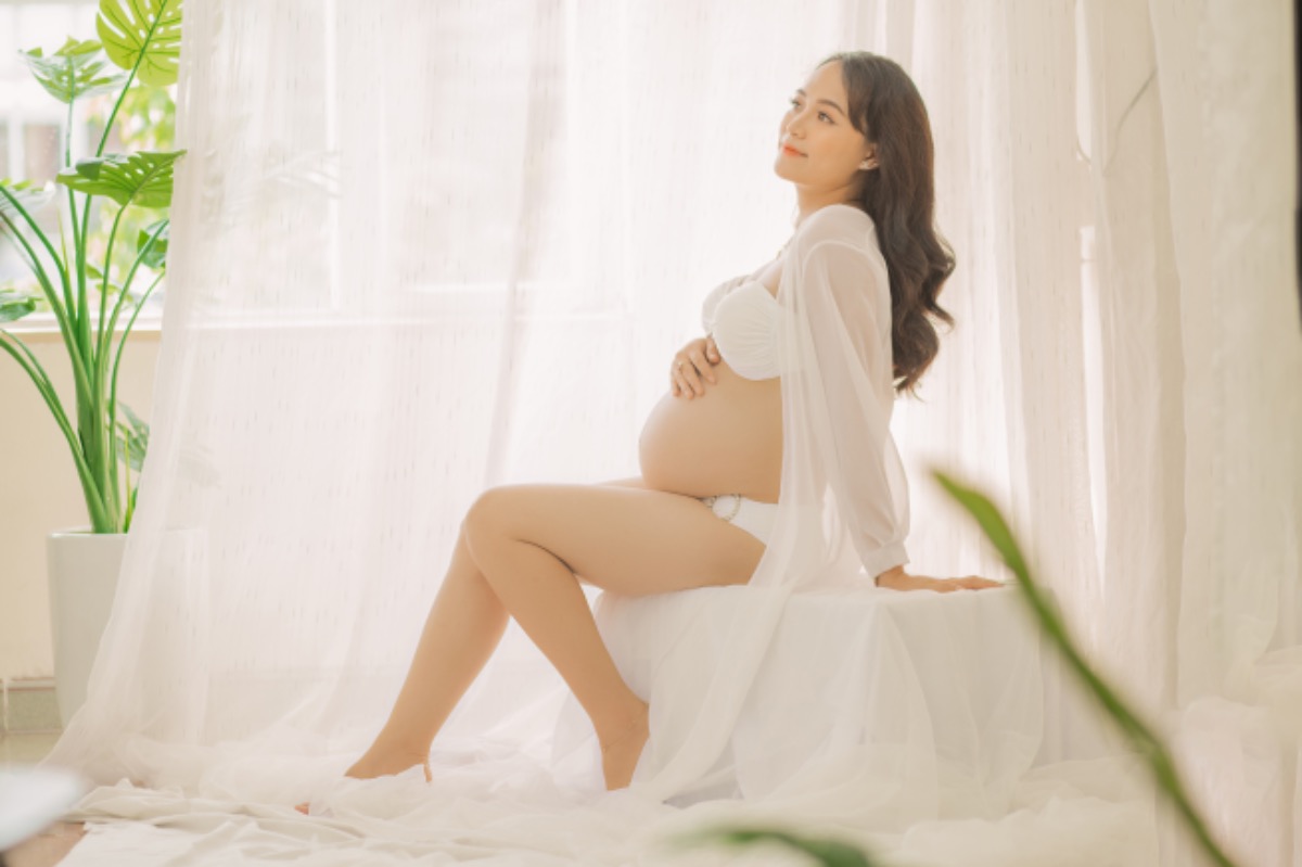 Phụ nữ hạnh phúc nhất là khi lấy đúng người yêu thương mình
Hoặc sắp đón đứa con đầu lòng. 
Hạnh phúc là đợi chờ từng ngày từng khoảnh khoắc đứa bé cất tiếng khóc chào đời.