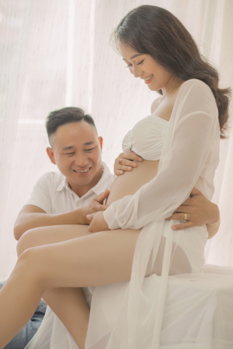 Phụ nữ hạnh phúc nhất là khi lấy đúng người yêu thương mình
Hoặc sắp đón đứa con đầu lòng. 
Hạnh phúc là đợi chờ từng ngày từng khoảnh khoắc đứa bé cất tiếng khóc chào đời.