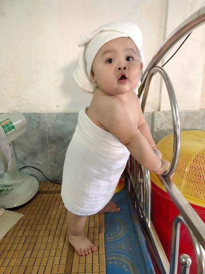 Con mới tắm xong ạ 🤣🥰