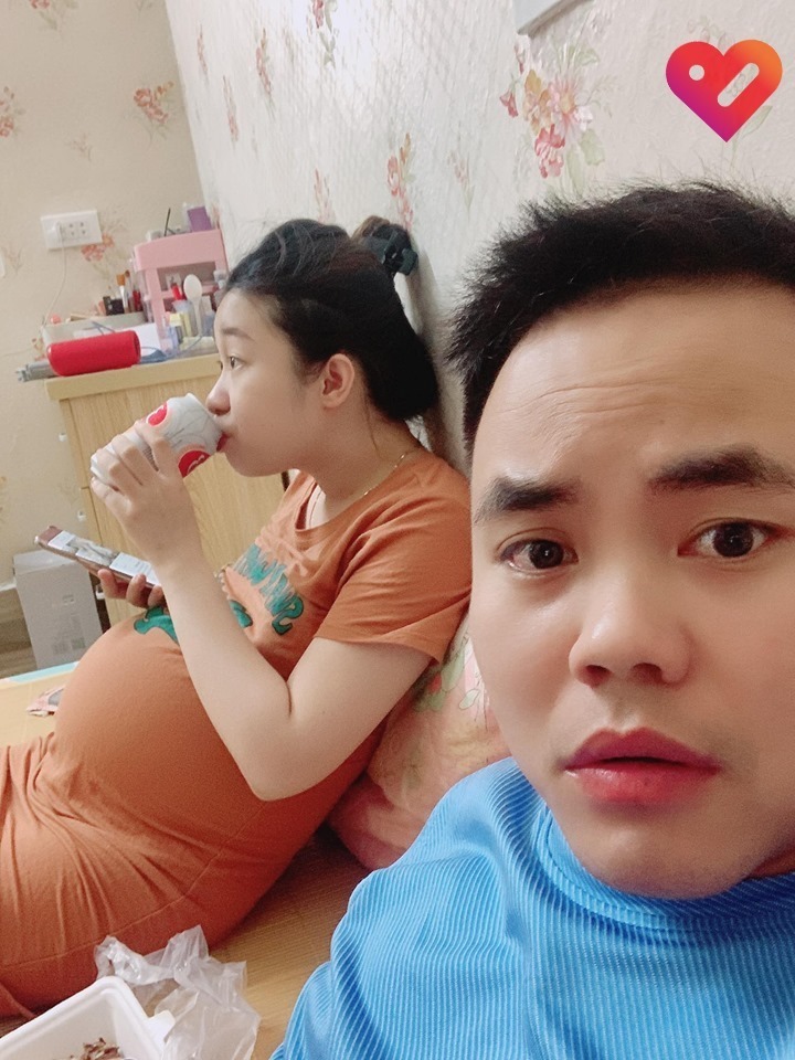 < GÓC HẦU VỢ >

Vợ bầu là lúc mình được trải nghiệm cảm giác làm quân hầu nó như thế nào 🤣.

Mấy tháng đầu thì ốm nghén hay quạu, gần đẻ thì thay đổi thói quen sinh hoạt, khát đòi uống bia, uống bia đắng thì mặt tếu đcđ, nhiều khi đ' hiểu kiểu gì. Lắm lúc phải lên mạng xem tử vi của vợ hôm nay như nào, hung cát ra sao để biết đường mà hầu =)))

Nguồn: Nguyễn Điệp/ Beatvn