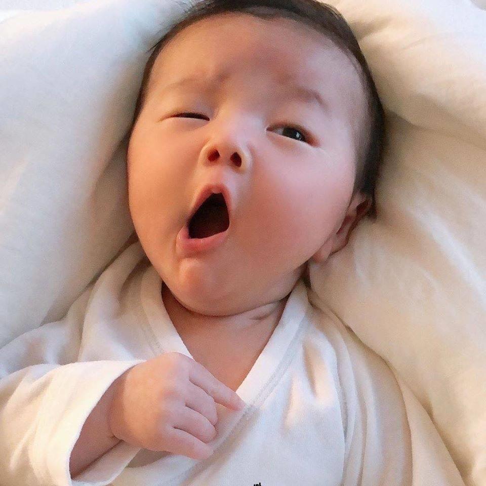 các mon ơi cho em hỏi.em mang bầu tháng cuối ! 1 tuần nay thi thoảng em bị cấn bụng trên rồi lấy nhẹ ngón tay ấn vào thì ngứa ngứa đau đau.hoặc không chạm vào cũng hơi nhức một chút ( khoảng ngón tay thôi ạ) 
em lo quá