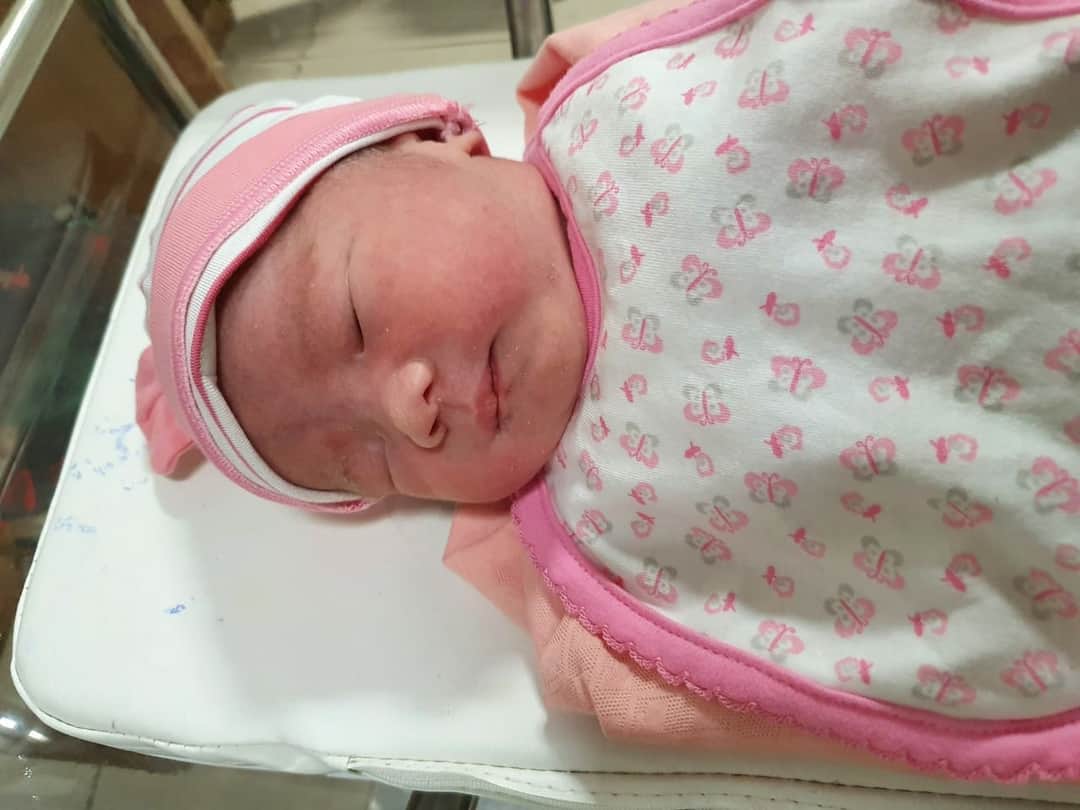 Em đã vượt cạn thành công!
Em tdtk điều chỉnh chế độ ăn cứ ko tiêm, nhưng thực ra em ăn cũng linh tinh lắm, kiêng bánh kẹo nước ngọt chứ kiểu phở bún bánh cuốn bánh giò là em vẫn táng đều hết suất đó. 

Chúc các mẹ tđtk vượt cạn thành công ạ!🥰
#cácmẹủnmôngconhayănchónglớn😍