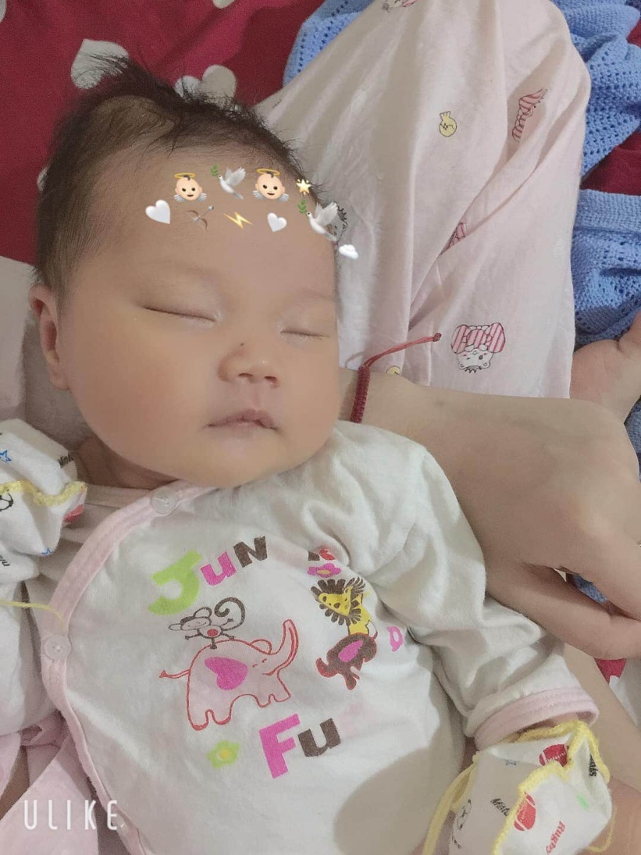 Mom nào xin vía ko ạ 🥰🥰
Dự sinh 15/7 mà 4/7 chuột đã ra với ba mẹ rồi đây ạ . Con được 3kg6 
Chuột gái đó ạ .
Mình  đau lúc 5h sáng đến 7h sáng thấy ra máu thì mới đi viện . Vào phòng đẻ 15p thì đẻ . Ck mình ở ngoài đón con mà k hiểu sao lại nhanh thế 😂😂😂