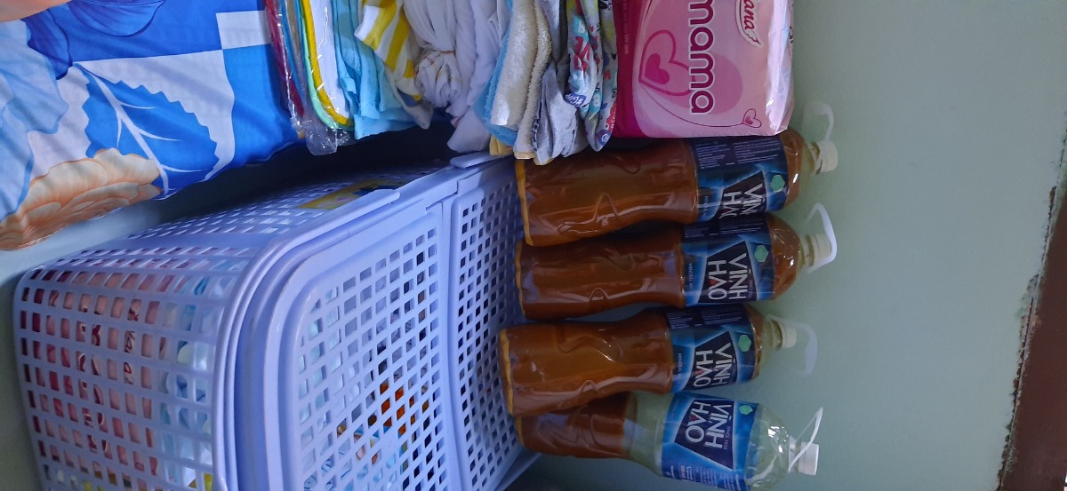 Các m ơi còn 5 ngày nữa e sinh bé chuột . E có ngâm ruou gừng ghệ để làm thon gọn bụng sáng da mà e làm hơi quá nên nhiều , hôm qua e ngồi hì hục vắt ra thấy dư 2 lít , co mẹ nào cần e để lại nè . Em làm nguyên chất ngâm trong 4 tháng để e dùng chứ k phải làm để mua bán nên các mẹ yên tâm về chất lượng . Mẹ nào cần thì liên hệ e nha 0388623982