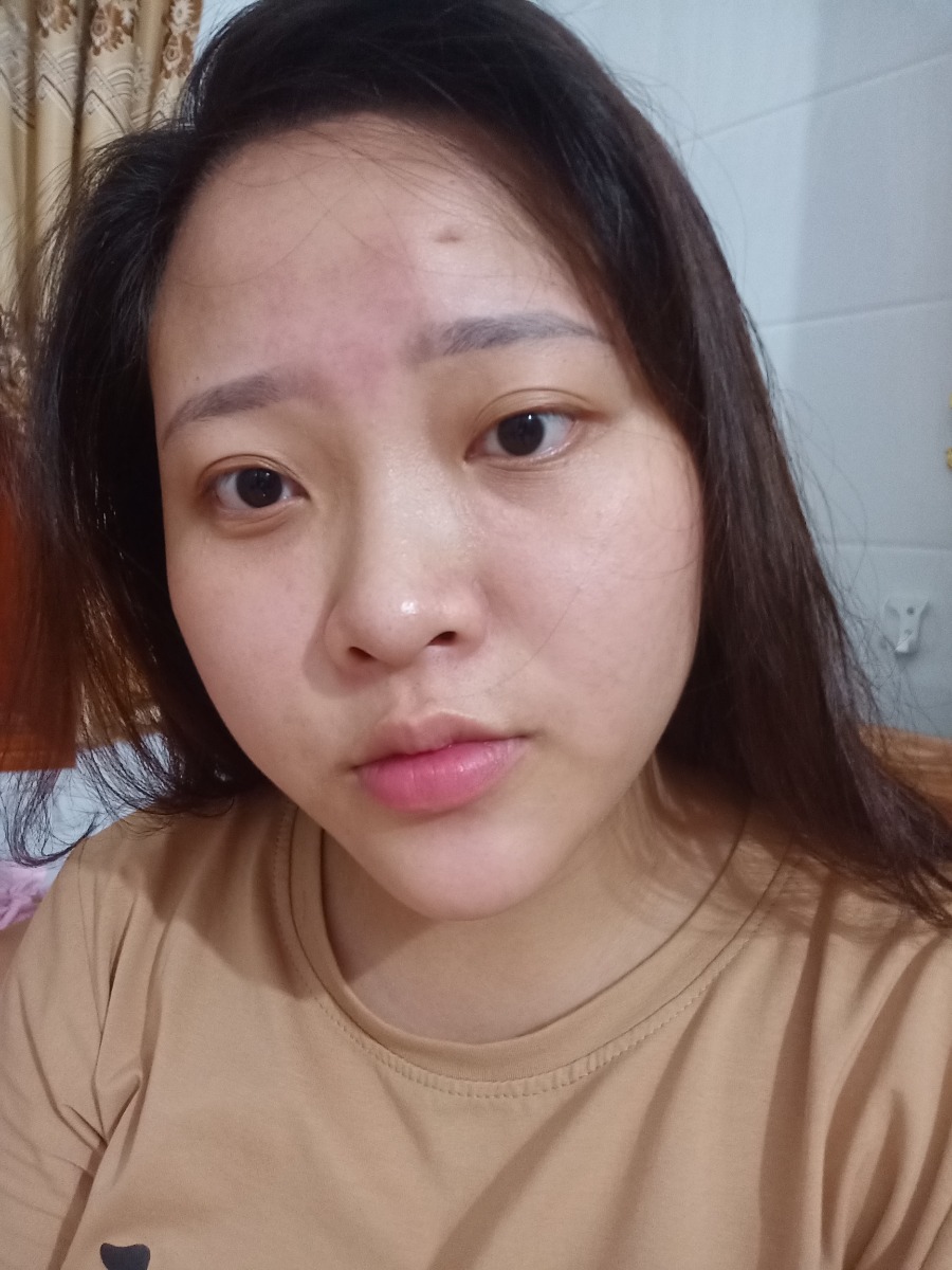 Các mom ơi chia sẻ cho em ít dòng son cho bà bầu giá cả hợp lí với ạ.Nhìn tàn quá