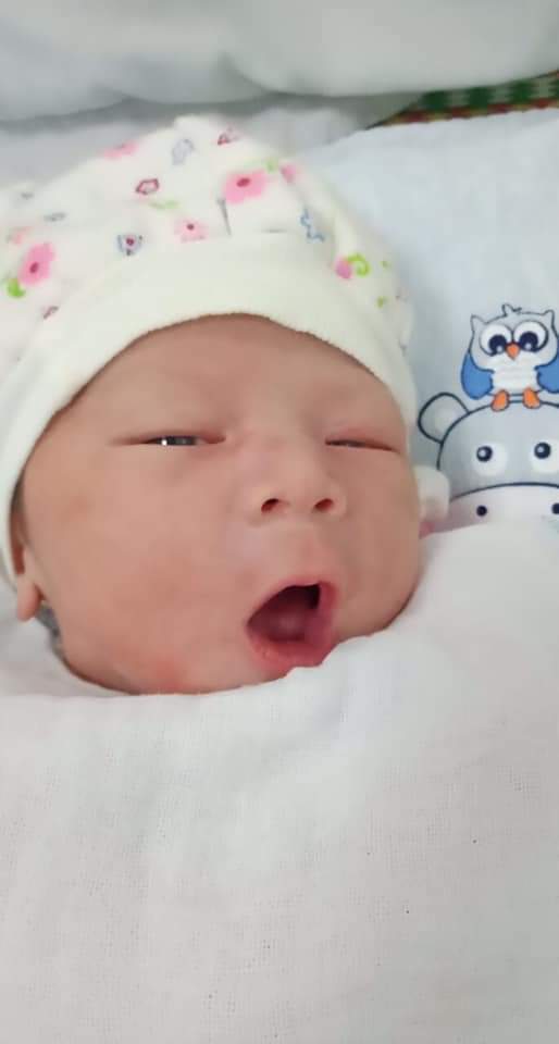 Chào cả nhà Em đã vượt cạn thành công rồi các m ak , Em sinh thường đúng ngày DkS luôn 40w , em bé được 3,4kg . .. Trộm vía 2 mẹ con mạnh khỏe , em ko phải mổ là em thấy mừng lắm ...!Em ko có ra máu báo chỉ đau bụng như kiểu buồn đi ngoài chút thôi lên bệnh viện khám em đã mở được 5 phân rồi , bác sĩ cho vào phòng đẻ luôn ko kịp đi làm các thủ tục xét nghiệm siêu âm 😂... mom nào sắp đến ngày sinh mà chưa có dấu hiệu j em cho vía đẻ thường đẻ nhanh của em nhé !