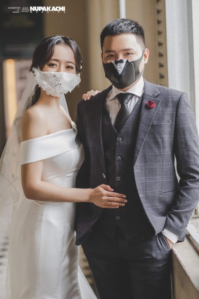 Thời buổi này không tin được ai. Nhất là cô Vy
Cưới cũng phải đeo nhé 😑