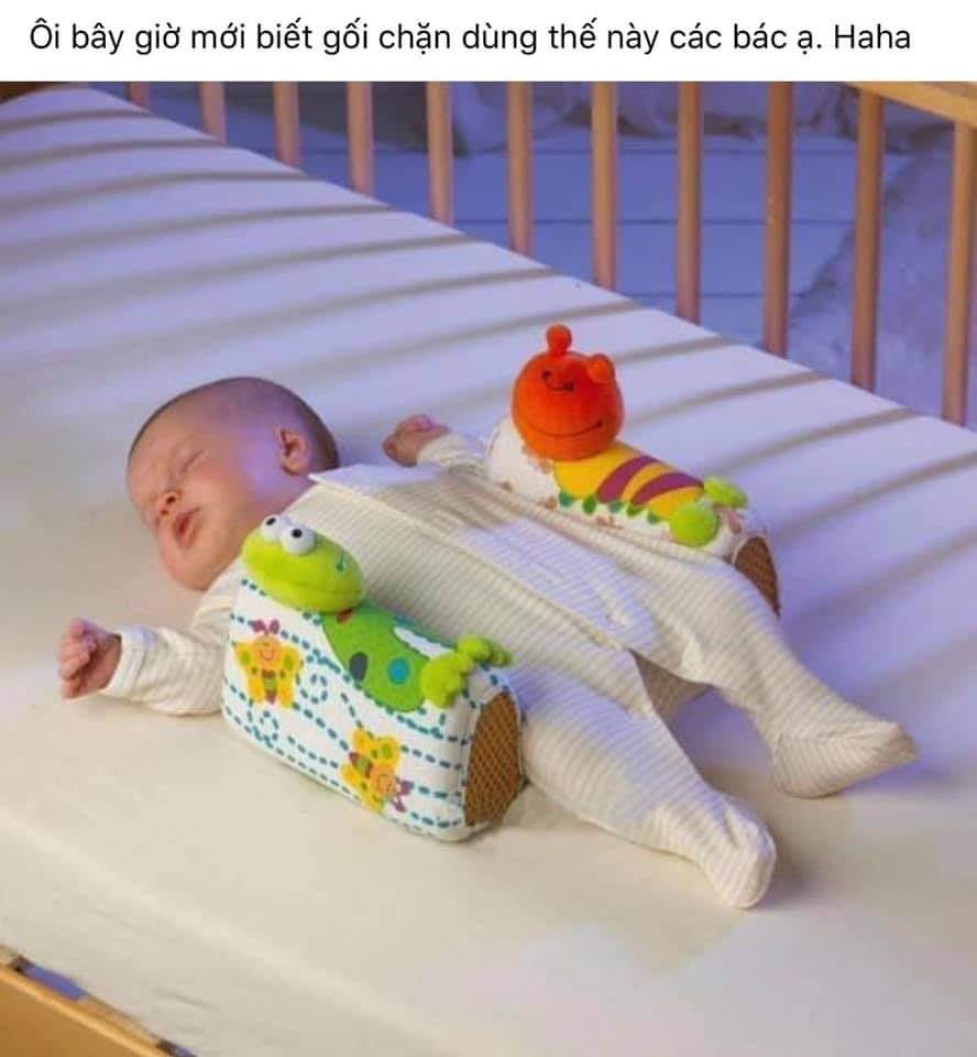 Cả làng ôi 🤣🤣🤣
Ôi 2 đứa con tui đều ko đc tận dụng đúng tác dụng của cái gối này 😂😂😂
Con mẹ đoảng mà 🤣🤣🤣🤣