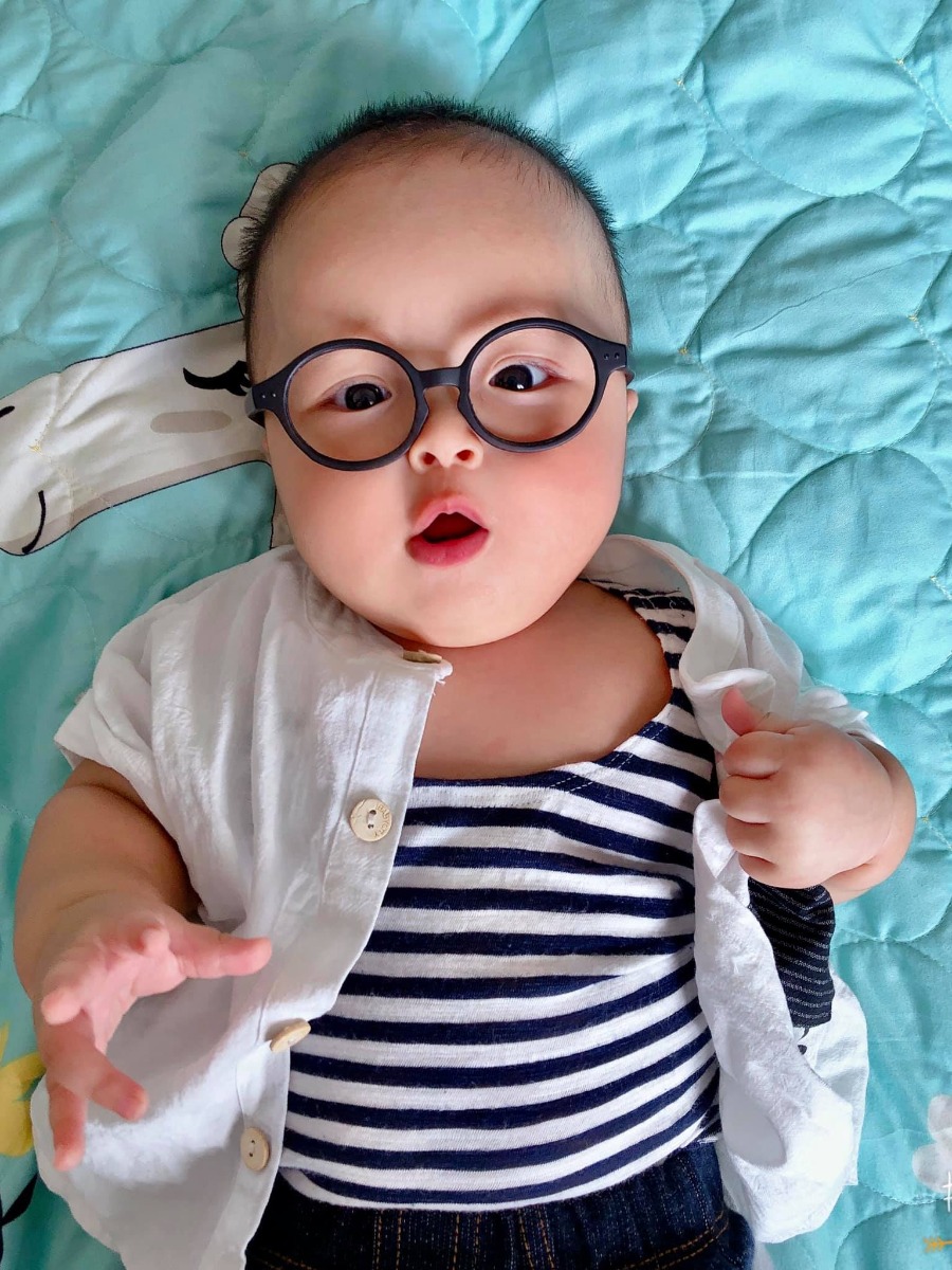 Em Sóc 4m1d (8kg7)... nuôi em bằng nguồn sữa mẹ
Các mẹ nhớ thai giáo đều cho bé mỗi ngày nha, bé sinh ra dễ nuôi, bụ bẫm, khỏe mạnh, xinh zai ạ

Mẹ nào xin vía hôngggg ❣️