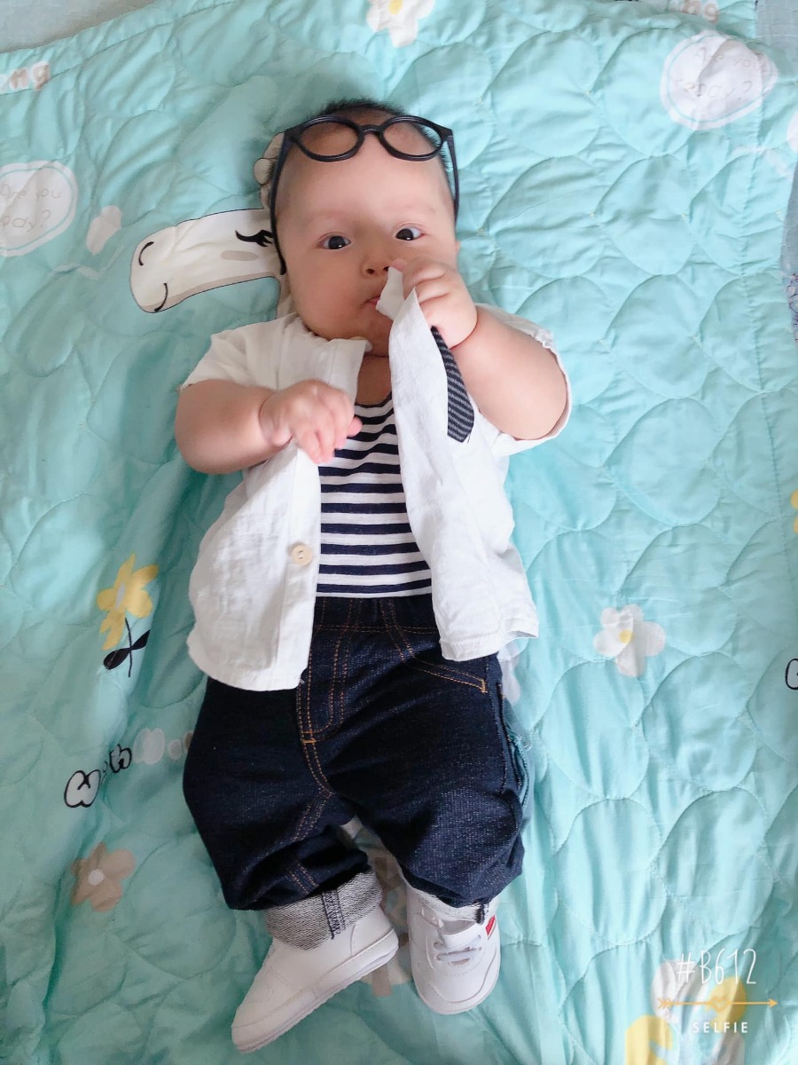 Em Sóc 4m1d (8kg7)... nuôi em bằng nguồn sữa mẹ
Các mẹ nhớ thai giáo đều cho bé mỗi ngày nha, bé sinh ra dễ nuôi, bụ bẫm, khỏe mạnh, xinh zai ạ

Mẹ nào xin vía hôngggg ❣️