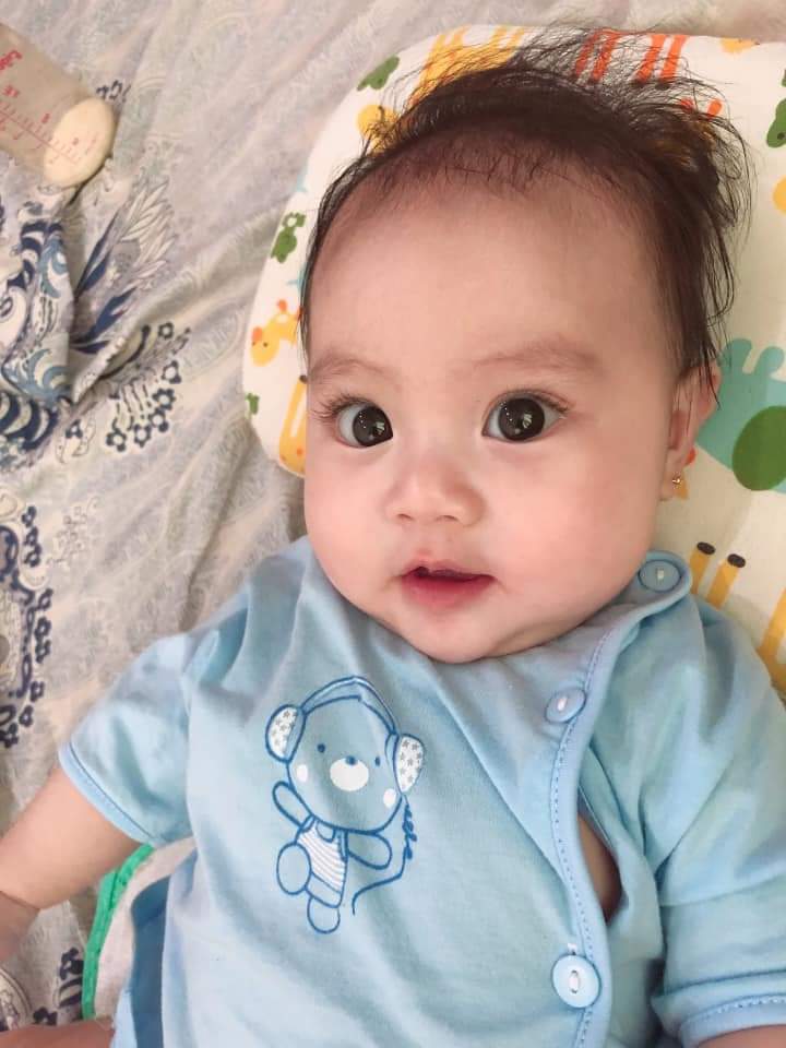Mon nào xin vía mắt to ko ạ? Bé nhà e 21 tuần rồi, ngủ đêm ok lắm chỉ dậy bú là ngủ lại liền