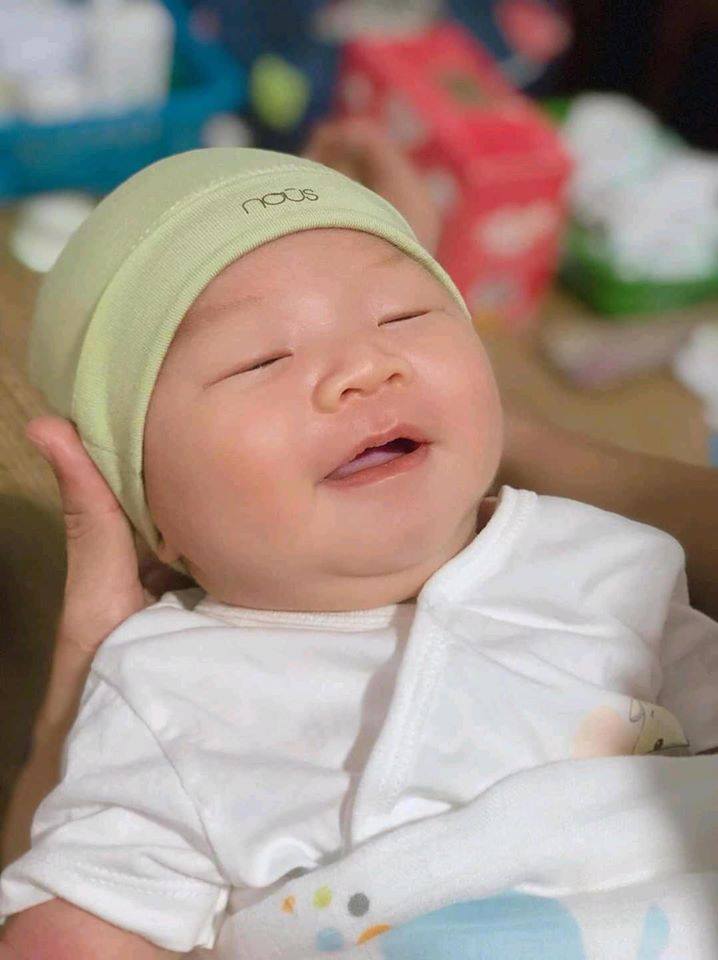 Mom nào xin vía... phê sữa ko ạ? Có ai giống e hông cứ 3 tiếng mà ko vắt ngực e như quả bom ý.😂😂 ăn bao nhiêu tiết ra sữa hết rồi sao ý.mẹ gầy xạc người đi.còn 42kg cao 165kg nhìn người chán lắm.vậy gặp bà mẹ ck chê sữa loãng bé ko chắc.mệt mỏi vô cùng.