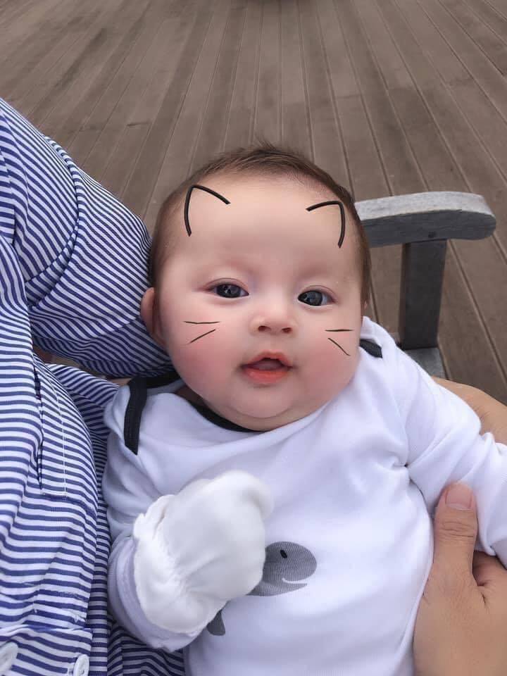 Mom nào xin vía mặt bánh bao kooo 🥰
Em Tí đây ạ, 3 tháng 7 kí rưởi hhi