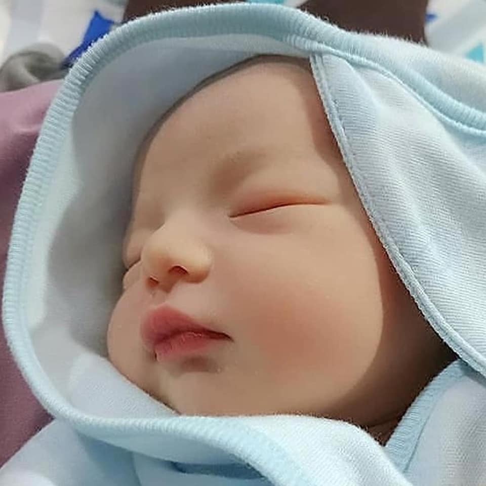 Mũi con đẹp tự nhiên không có sửa ha 😆 Mũi Châu Á vẫn có cửa ha 😍
Mom xin vía mát lắm nha, với nhớ thai giáo đều cho con mỗi tối nha 😍🥰