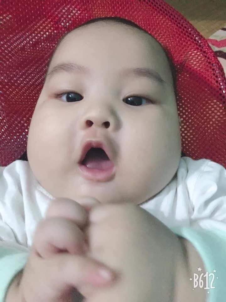 Cho các mẹ xin vía dễ nuôi của chuột nhà êm nè❤
Mình rõ là chuột mà bà nội mừn cứ gọi mừn là heo các bạn 🐭 ạ
Mình ăn xong lại ngủ như heo lun. Nhiều khi mẹ mình rảnh quá còn cứ trêu mừn khóc mà mừn cũng k khóc lun nha😂😂
 Mình 5m5d được 11,5kg. Sữa mẹ hoàn toàn ạ. Trộm vía sữa mẹ mình đặc mát nên mình cứ bị ú u vậy nè🥰🥰