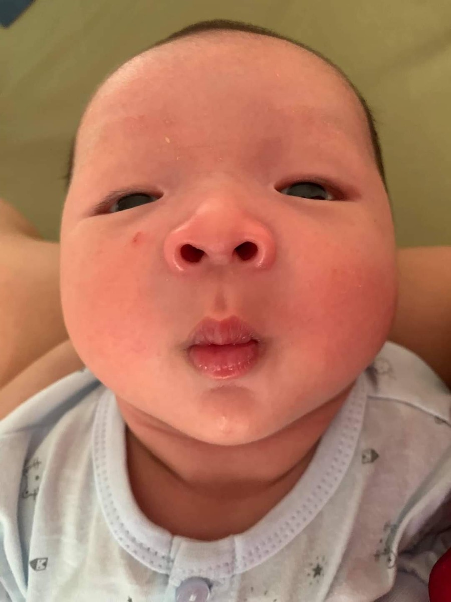 Các bạn năm tí có ai thích chu mỏ chuột ko ah. Cháu tên 🦀, 2 ngày nữa là đc tròn 1 tháng, trv cứng cáp ngày thứ 8 cháu đã ngóc được đầu lên mấy giây rồi ạ.
Cháu nb 3,5kg - nay 1m đc 5kg2. Mong đc làm quen với các bạn chuột nữ ạ 😘