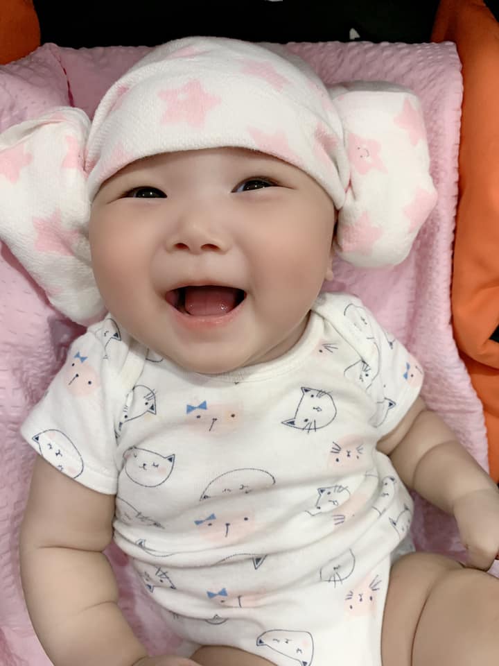 Trông cháu có như đang tấu hài không ạ? 😂
Mẹ cháu mệt với cháu lắm í 🤣🤣