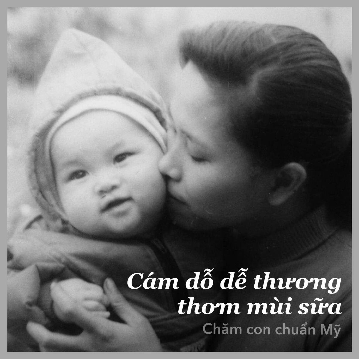 MÙI CỦA CON - CÁM DỖ DỄ THƯƠNG THƠM MÙI SỮA

👶🏻 Trẻ sơ sinh là một sinh linh yếu ớt. Khoa học đã chứng minh, tụi nhỏ thực sự được trang bị những vũ khí uy lực để nâng cao khả năng sống sót của mình, như mắt to long lanh hóng hớt, cái má căng núng nính, cái trán bự tóc lưa thưa, cái mũi cái môi nhỏ xíu xiu dễ ghét - tất cả làm con tim người lớn tan chảy và phục tùng vô điều kiện những lần thay bỉm đầy ự, oẹ trớ tùm lum và những lần ê a xuyên màn đêm.

💁🏻‍♂️ Trẻ còn có một vũ khí bí mật nữa: mùi trẻ con.

🧠 Năm 2013, một nghiên cứu đăng tải trên tạp chí Frontiers in Psychology, cho thấy mùi hương ngon ngọt này không chỉ quyến rũ bố mẹ mà còn quyến rũ cả người xa lạ. Cả hai nhóm tình nguyện viên (một nhóm đã sinh con, một nhóm chưa có con) khi hít hà mùi từ cái áo của trẻ mới sinh 2 ngày tuổi: ⚡️ ĐỀU GHI NHẬN XUNG ĐIỆN NÃO tại vùng “khen thưởng” (vùng phê) - vùng hưng phấn khi ăn một món ngon hay dùng chất kích thích. Nói cách khác, mùi của trẻ mới sinh thực sự làm say đắm lòng người (và gây nghiện).

🧸 Tại sao mùi thơm thơm ấy lại thu phục nhân tâm đến thế?

🤱🏻 Một giả thuyết được đặt ra là nhờ phân tử hương giải phóng từ các tuyến mồ hôi của em bé. Mùi hương này chỉ tồn tại trong vòng SÁU TUẦN SAU SINH vì chuyển hoá nội tại của em bé sẽ thay đổi sau khi chào đời và ăn bú thay vì chỉ nhận dinh dưỡng qua cuống rốn. Sáu tuần là đủ để xây dựng kí ức mùi hương ở bố mẹ.

🙆🏻‍♂️ Một giả thuyết khác, đó là mùi này đến từ chất gây (sáp sáp trắng ngà) trên da em bé mới sinh (giả thuyết này có vẻ hợp lí hơn, vì mùi cũng beo béo), có trên da em bé, bảo vệ, giữ ẩm và giữ ấm cho bé những ngày đầu đời. Sau khi tắm, mùi này còn vương lại trên da, trên tóc của con.

😝 SỨC MẠNH CỦA MÙI HƯƠNG
Chúng ta thừa biết mùi hương có sức mạnh thế nào. Mùi hương tác động và kích thích trực tiếp lên các dẫn truyền thần kinh, gợi nhắc kỉ niệm, cảm xúc (cả xấu và tốt). Một mùi hương quen có thể gợi nhắc cả một miền kí ức ngủ quên.

😍 Mùi hương em bé dẫn cho não bộ tới xúc cảm của tình yêu lãng mạn - mẫu tử - phụ tử với đứa trẻ. Để cho ta phải thốt lên, ôi cái mùi sữa thơm thơm cám dỗ ấy!

🤱🏻 Ở chiều ngược lại, các nghiên cứu cũng ghi nhận “mùi của mẹ” - mùi sữa mẹ vương trên áo - cũng giúp trẻ dễ chịu hơn bất kì loại mùi nào trên đời, kể cả mùi của bà mẹ khác.

Mùi của mẹ đi theo ta suốt đời suốt kiếp. Nhà văn Banana Yoshimoto từng viết trong Hồ:
“Con muốn gặp lại mẹ một lần nữa, mẹ ơi. Con muốn được chạm vào người, ngửi mùi của mẹ.”

🎀 Đó là tình yêu nguyên sơ nhất.
🎈 Dù cho đứa trẻ có lớn lên, nghịch như giặc, hôi như cú, thì cái mùi ấy mẹ sẽ không bao giờ quên được.
🤱🏻 Cũng như một đứa trẻ dù lớn, cũng sẽ không quên được mùi của mẹ, cái mùi ngai ngái của mồ hôi, của sữa mẹ, của đôi ngày chưa được tắm, của những ngày tránh hoá chất, nước hoa để nuôi con bú.

😌 Những mùi hương đó vận hành nên cuộc sống, nên xã hội mẫu hệ loài người.

🕵🏻‍♂️ BS. Đỗ Tiến Sơn
🥰 Dựa trên ý văn duyên dáng của Katherine Lee, WhatToExpect (2017).