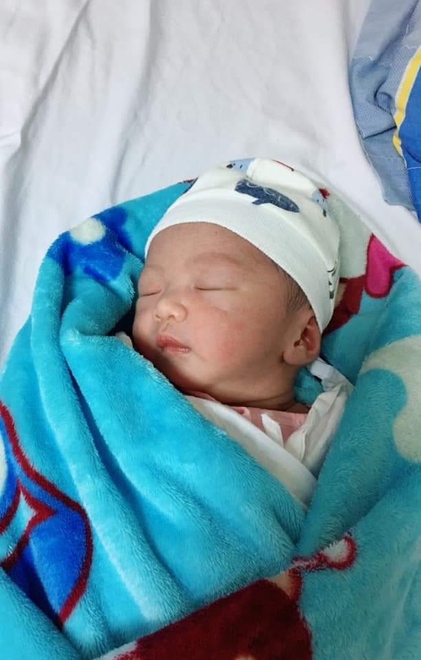 Em đã về đích an toàn 39w sinh thường rồi các mẹ ạ. e bị tđtk và ko tiêm chỉ thay đổi chế độ ăn thui. 
Mẹ tăng 7kg, con siu âm dc 2,9kg mà trv sinh dc 3,3kg
 Chúc các mẹ về đích an toàn như nhà iêm:)))