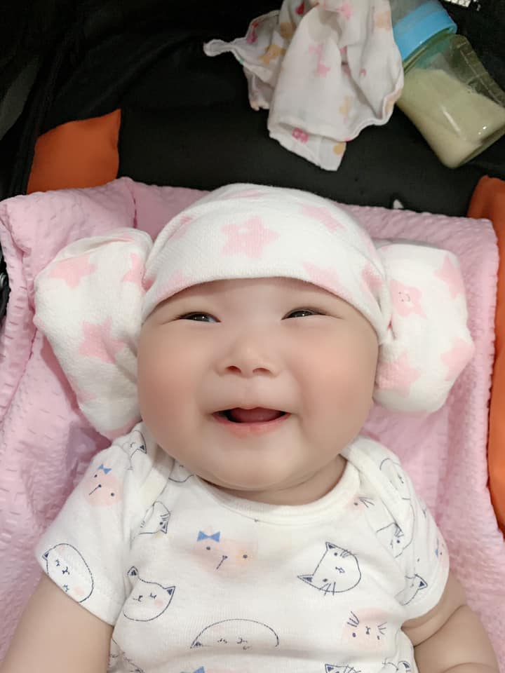 Trông cháu có như đang tấu hài không ạ? 😂
Mẹ cháu mệt với cháu lắm í 🤣🤣