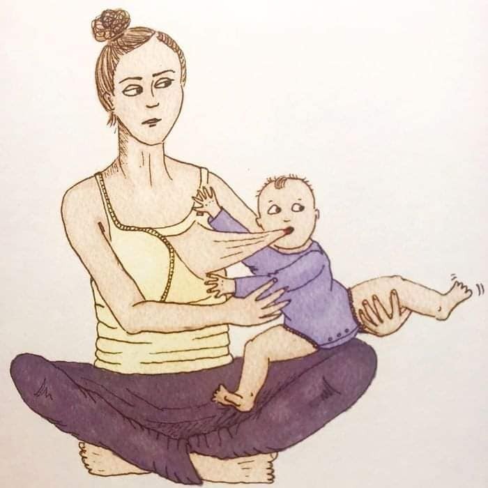 MOM NÀO BẢO Ở NHÀ CHĂM CON NHÀN VÀ SƯỚNG LẮM RA EM KỂ CHO MÀ NGHE 😂😂

Từ bao đời nay, người ta luôn mặc định mẹ ở nhà chăm con là nhàn và sướng, không phải lo đến chuyện đi làm kiếm tiền mưu sinh. Định nghĩa về công việc chăm con trong mắt mọi người đơn giản lắm, đâu có vất vả bằng 8 tiếng ngồi lì văn phòng, đầu tuần họp, cuối tuần báo cáo công việc, sáng đến đúng giờ chấm vân tay, chiều cũng không thể về sớm. Ngay cả chính phụ nữ chúng ta, khi biết có ai đó, bạn bè hay hàng xóm “được” ở nhà chăm con là trầm trồ lên đó sao.

Trong mắt mọi người, tất nhiên bao gồm cả những ông chồng, chăm con là ôm con cả ngày. Cái bọn trẻ con chưa biết đi ấy, tay chân bụ bẫm dễ thương, người thì thơm thơm mùi sữa, ôm cả ngày thì còn gì sung sướng, nhàn hạ bằng.

Nhàn và sướng như vậy nên nếu:

- Ở nhà chăm con mà để nhà cửa bừa bộn, quần áo quên chưa cho vào máy giặt giặt thì sẽ bị hỏi “cả ngày làm việc gì mà để nhà cửa thế này?”.

- Ở nhà chăm con mà chồng nhắn tin, gọi điện chưa trả lời ngay, thì sẽ bị thắc mắc “không biết làm gì mà không nghe máy?”.

- Ở nhà chăm con mà đầu tóc bù xù, quần áo luộm thuộm, thì sẽ bị nói “không biết tự chăm lo cho bản thân, không biết sắp xếp thời gian”.

- Ở nhà chăm con mà cuối ngày chồng về mặt khó chịu, cáu kỉnh, thì sẽ bị mắng “chồng đi làm về mệt không được một lời hỏi han”.

Chăm con cụ thể là công việc gì mà ai cũng bảo là nhàn vậy?

Chăm con hay trông con cụ thể bao hàm những công việc gì? Mà ai cũng trầm trồ, ngưỡng mộ vì là nhàn, vì là sướng. Vâng chúng tôi sướng lắm! Chăm con là tổng hòa của nhiều công việc ai cũng bảo là dễ và vụn vặt ấy.

Chăm con là cho con bú, cho con ăn, vệ sinh cho con, tắm cho con, chơi với con, bế con khi con muốn, nói chuyện với con khi con cần, thức đêm cùng con khi con không chịu ngủ. Chăm con còn là dọn dẹp nhà cửa, chăm con còn là phải luôn vui vẻ, tinh thần thoải mái để đủ sữa cho con.
Chăm con là tắm, là vệ sinh cá nhân thật nhanh, là bật dậy như lò xo khi nghe tiếng con khóc, ọ ọe bên tai. Chăm con là những giấc ngủ lơ mơ, tự dặn mình không được ngủ sâu giấc, còn dậy cho con bú, còn xem con có ra mồ hôi không, còn phải đắp chăn cho con nhỡ con bị lạnh.

Khi con đang ở giai đoạn sơ sinh, người ta sẽ nói “tầm này vẫn chưa vất đâu, giờ nó toàn ngủ và ti mẹ, mẹ tha hồ mà nằm chơi”. Nhưng họ đâu biết rằng một ngày đứa trẻ sơ sinh đại tiện, tiểu tiện bao nhiêu lần và người mẹ khi con ngủ thì còn phải tranh thủ giặt giũ, nấu nướng, dọn dẹp nhà cửa. Rồi còn nhiều vấn đề xảy đến mà mẹ phải một mình xoay xở như con nôn trớ, con bị táo bón, con hắt hơi sổ mũi, con bị rôm sẩy, con bỗng nhiên bỏ bú, con bỗng nhiên ngủ ngày chơi đêm…

Cứ thử trải qua 8 tiếng ở công sở và 8 tiếng ở nhà trông con, xem thời gian nào trôi đi nhanh hơn. Chưa hết đâu, đêm đến các ông chồng được ngủ trọn giấc, mà nếu con có khóc thì cũng trùm chăn kín mít để giấc ngủ không bị ảnh hưởng. Còn một mẹ một con cứ thế hết ôm nhau rồi chơi với nhau cho đến tận sáng.

Khi con đến tuổi ăn dặm, thì công việc vất vả nhất mà người mẹ phải làm là tìm ra phương pháp ăn phù hợp với con. Nhưng thực tế công việc này chưa vất vả bằng việc phải đứng ra bảo vệ chính kiến trước lời khuyên chẳng đâu vào đâu của mọi người xung quanh. Nếu con bụ bẫm thì không sao, con mà “còi” mặc dù nó nhanh nhẹn thì kiểu gì cũng bị mắng xối xả, “có mỗi việc cho nó ăn mà cũng không xong”, “để con còi dí thế à”, “chăm con kiểu gì vậy”.

Đến lúc con biết đi, chuyển sang ăn cơm, nói được nhiều hơn, thì người mẹ lại phải lo dạy con thế nào, đối phó với những khủng hoảng của con ra sao. Khi ấy con không vâng, ạ, dạ, thưa với người lớn, con ngang bướng, ương ngạch, nghịch ngợm thì cũng đổ lỗi hết lên đầu người mẹ rằng “mẹ không biết dạy con”, “con hư tại mẹ”.

Nếu ai thắc mắc vợ ở nhà làm gì thì hãy thử dành 1 ngày ở nhà chăm con toàn thời gian, nếu không thì thử thức một đêm chơi với con, sẽ có câu trả lời ngay. Đảm bảo các ông chồng sẽ sợ “xanh mặt”, thà đi làm còn hơn phải ở nhà chơi với con. Khi đã hiểu rồi thì xin đừng quát tháo, so bì hay coi thường những người làm mẹ. Họ thực sự là “siêu nhân” đấy, không phải người bình thường đâu!

- Illustration by Jade Nordahl