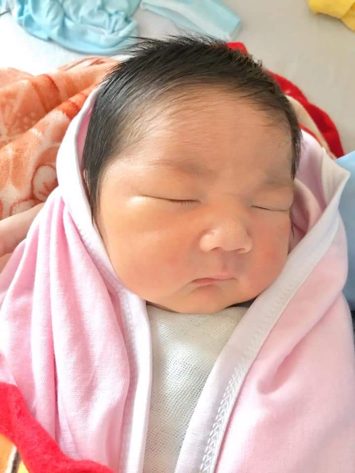 Mom nào xin vía nhìu tóc ko ạ 😄😅😅
Cu Bo 4,3kg ❤️