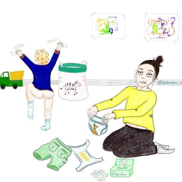 MOM NÀO BẢO Ở NHÀ CHĂM CON NHÀN VÀ SƯỚNG LẮM RA EM KỂ CHO MÀ NGHE 😂😂

Từ bao đời nay, người ta luôn mặc định mẹ ở nhà chăm con là nhàn và sướng, không phải lo đến chuyện đi làm kiếm tiền mưu sinh. Định nghĩa về công việc chăm con trong mắt mọi người đơn giản lắm, đâu có vất vả bằng 8 tiếng ngồi lì văn phòng, đầu tuần họp, cuối tuần báo cáo công việc, sáng đến đúng giờ chấm vân tay, chiều cũng không thể về sớm. Ngay cả chính phụ nữ chúng ta, khi biết có ai đó, bạn bè hay hàng xóm “được” ở nhà chăm con là trầm trồ lên đó sao.

Trong mắt mọi người, tất nhiên bao gồm cả những ông chồng, chăm con là ôm con cả ngày. Cái bọn trẻ con chưa biết đi ấy, tay chân bụ bẫm dễ thương, người thì thơm thơm mùi sữa, ôm cả ngày thì còn gì sung sướng, nhàn hạ bằng.

Nhàn và sướng như vậy nên nếu:

- Ở nhà chăm con mà để nhà cửa bừa bộn, quần áo quên chưa cho vào máy giặt giặt thì sẽ bị hỏi “cả ngày làm việc gì mà để nhà cửa thế này?”.

- Ở nhà chăm con mà chồng nhắn tin, gọi điện chưa trả lời ngay, thì sẽ bị thắc mắc “không biết làm gì mà không nghe máy?”.

- Ở nhà chăm con mà đầu tóc bù xù, quần áo luộm thuộm, thì sẽ bị nói “không biết tự chăm lo cho bản thân, không biết sắp xếp thời gian”.

- Ở nhà chăm con mà cuối ngày chồng về mặt khó chịu, cáu kỉnh, thì sẽ bị mắng “chồng đi làm về mệt không được một lời hỏi han”.

Chăm con cụ thể là công việc gì mà ai cũng bảo là nhàn vậy?

Chăm con hay trông con cụ thể bao hàm những công việc gì? Mà ai cũng trầm trồ, ngưỡng mộ vì là nhàn, vì là sướng. Vâng chúng tôi sướng lắm! Chăm con là tổng hòa của nhiều công việc ai cũng bảo là dễ và vụn vặt ấy.

Chăm con là cho con bú, cho con ăn, vệ sinh cho con, tắm cho con, chơi với con, bế con khi con muốn, nói chuyện với con khi con cần, thức đêm cùng con khi con không chịu ngủ. Chăm con còn là dọn dẹp nhà cửa, chăm con còn là phải luôn vui vẻ, tinh thần thoải mái để đủ sữa cho con.
Chăm con là tắm, là vệ sinh cá nhân thật nhanh, là bật dậy như lò xo khi nghe tiếng con khóc, ọ ọe bên tai. Chăm con là những giấc ngủ lơ mơ, tự dặn mình không được ngủ sâu giấc, còn dậy cho con bú, còn xem con có ra mồ hôi không, còn phải đắp chăn cho con nhỡ con bị lạnh.

Khi con đang ở giai đoạn sơ sinh, người ta sẽ nói “tầm này vẫn chưa vất đâu, giờ nó toàn ngủ và ti mẹ, mẹ tha hồ mà nằm chơi”. Nhưng họ đâu biết rằng một ngày đứa trẻ sơ sinh đại tiện, tiểu tiện bao nhiêu lần và người mẹ khi con ngủ thì còn phải tranh thủ giặt giũ, nấu nướng, dọn dẹp nhà cửa. Rồi còn nhiều vấn đề xảy đến mà mẹ phải một mình xoay xở như con nôn trớ, con bị táo bón, con hắt hơi sổ mũi, con bị rôm sẩy, con bỗng nhiên bỏ bú, con bỗng nhiên ngủ ngày chơi đêm…

Cứ thử trải qua 8 tiếng ở công sở và 8 tiếng ở nhà trông con, xem thời gian nào trôi đi nhanh hơn. Chưa hết đâu, đêm đến các ông chồng được ngủ trọn giấc, mà nếu con có khóc thì cũng trùm chăn kín mít để giấc ngủ không bị ảnh hưởng. Còn một mẹ một con cứ thế hết ôm nhau rồi chơi với nhau cho đến tận sáng.

Khi con đến tuổi ăn dặm, thì công việc vất vả nhất mà người mẹ phải làm là tìm ra phương pháp ăn phù hợp với con. Nhưng thực tế công việc này chưa vất vả bằng việc phải đứng ra bảo vệ chính kiến trước lời khuyên chẳng đâu vào đâu của mọi người xung quanh. Nếu con bụ bẫm thì không sao, con mà “còi” mặc dù nó nhanh nhẹn thì kiểu gì cũng bị mắng xối xả, “có mỗi việc cho nó ăn mà cũng không xong”, “để con còi dí thế à”, “chăm con kiểu gì vậy”.

Đến lúc con biết đi, chuyển sang ăn cơm, nói được nhiều hơn, thì người mẹ lại phải lo dạy con thế nào, đối phó với những khủng hoảng của con ra sao. Khi ấy con không vâng, ạ, dạ, thưa với người lớn, con ngang bướng, ương ngạch, nghịch ngợm thì cũng đổ lỗi hết lên đầu người mẹ rằng “mẹ không biết dạy con”, “con hư tại mẹ”.

Nếu ai thắc mắc vợ ở nhà làm gì thì hãy thử dành 1 ngày ở nhà chăm con toàn thời gian, nếu không thì thử thức một đêm chơi với con, sẽ có câu trả lời ngay. Đảm bảo các ông chồng sẽ sợ “xanh mặt”, thà đi làm còn hơn phải ở nhà chơi với con. Khi đã hiểu rồi thì xin đừng quát tháo, so bì hay coi thường những người làm mẹ. Họ thực sự là “siêu nhân” đấy, không phải người bình thường đâu!

- Illustration by Jade Nordahl