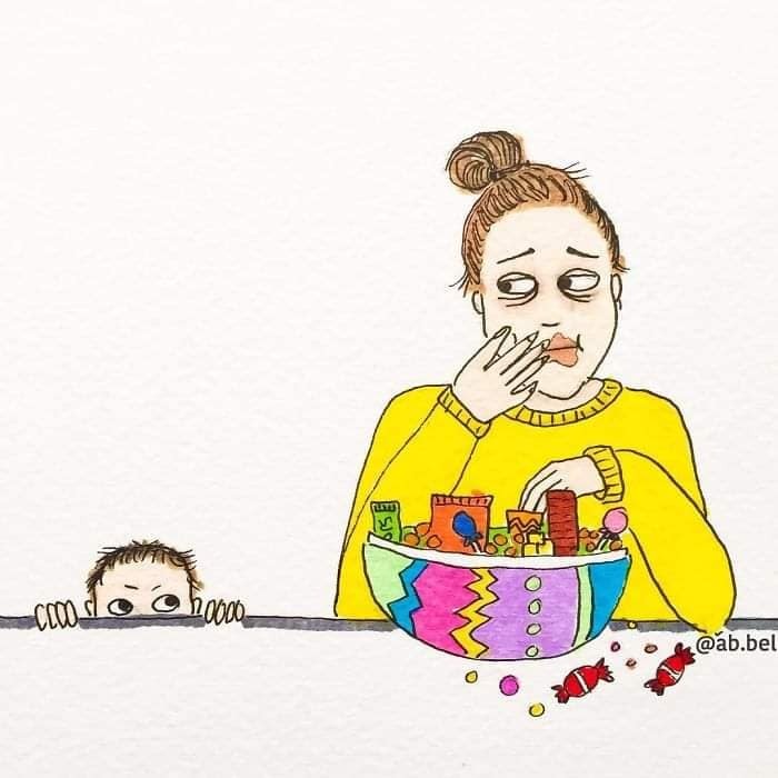MOM NÀO BẢO Ở NHÀ CHĂM CON NHÀN VÀ SƯỚNG LẮM RA EM KỂ CHO MÀ NGHE 😂😂

Từ bao đời nay, người ta luôn mặc định mẹ ở nhà chăm con là nhàn và sướng, không phải lo đến chuyện đi làm kiếm tiền mưu sinh. Định nghĩa về công việc chăm con trong mắt mọi người đơn giản lắm, đâu có vất vả bằng 8 tiếng ngồi lì văn phòng, đầu tuần họp, cuối tuần báo cáo công việc, sáng đến đúng giờ chấm vân tay, chiều cũng không thể về sớm. Ngay cả chính phụ nữ chúng ta, khi biết có ai đó, bạn bè hay hàng xóm “được” ở nhà chăm con là trầm trồ lên đó sao.

Trong mắt mọi người, tất nhiên bao gồm cả những ông chồng, chăm con là ôm con cả ngày. Cái bọn trẻ con chưa biết đi ấy, tay chân bụ bẫm dễ thương, người thì thơm thơm mùi sữa, ôm cả ngày thì còn gì sung sướng, nhàn hạ bằng.

Nhàn và sướng như vậy nên nếu:

- Ở nhà chăm con mà để nhà cửa bừa bộn, quần áo quên chưa cho vào máy giặt giặt thì sẽ bị hỏi “cả ngày làm việc gì mà để nhà cửa thế này?”.

- Ở nhà chăm con mà chồng nhắn tin, gọi điện chưa trả lời ngay, thì sẽ bị thắc mắc “không biết làm gì mà không nghe máy?”.

- Ở nhà chăm con mà đầu tóc bù xù, quần áo luộm thuộm, thì sẽ bị nói “không biết tự chăm lo cho bản thân, không biết sắp xếp thời gian”.

- Ở nhà chăm con mà cuối ngày chồng về mặt khó chịu, cáu kỉnh, thì sẽ bị mắng “chồng đi làm về mệt không được một lời hỏi han”.

Chăm con cụ thể là công việc gì mà ai cũng bảo là nhàn vậy?

Chăm con hay trông con cụ thể bao hàm những công việc gì? Mà ai cũng trầm trồ, ngưỡng mộ vì là nhàn, vì là sướng. Vâng chúng tôi sướng lắm! Chăm con là tổng hòa của nhiều công việc ai cũng bảo là dễ và vụn vặt ấy.

Chăm con là cho con bú, cho con ăn, vệ sinh cho con, tắm cho con, chơi với con, bế con khi con muốn, nói chuyện với con khi con cần, thức đêm cùng con khi con không chịu ngủ. Chăm con còn là dọn dẹp nhà cửa, chăm con còn là phải luôn vui vẻ, tinh thần thoải mái để đủ sữa cho con.
Chăm con là tắm, là vệ sinh cá nhân thật nhanh, là bật dậy như lò xo khi nghe tiếng con khóc, ọ ọe bên tai. Chăm con là những giấc ngủ lơ mơ, tự dặn mình không được ngủ sâu giấc, còn dậy cho con bú, còn xem con có ra mồ hôi không, còn phải đắp chăn cho con nhỡ con bị lạnh.

Khi con đang ở giai đoạn sơ sinh, người ta sẽ nói “tầm này vẫn chưa vất đâu, giờ nó toàn ngủ và ti mẹ, mẹ tha hồ mà nằm chơi”. Nhưng họ đâu biết rằng một ngày đứa trẻ sơ sinh đại tiện, tiểu tiện bao nhiêu lần và người mẹ khi con ngủ thì còn phải tranh thủ giặt giũ, nấu nướng, dọn dẹp nhà cửa. Rồi còn nhiều vấn đề xảy đến mà mẹ phải một mình xoay xở như con nôn trớ, con bị táo bón, con hắt hơi sổ mũi, con bị rôm sẩy, con bỗng nhiên bỏ bú, con bỗng nhiên ngủ ngày chơi đêm…

Cứ thử trải qua 8 tiếng ở công sở và 8 tiếng ở nhà trông con, xem thời gian nào trôi đi nhanh hơn. Chưa hết đâu, đêm đến các ông chồng được ngủ trọn giấc, mà nếu con có khóc thì cũng trùm chăn kín mít để giấc ngủ không bị ảnh hưởng. Còn một mẹ một con cứ thế hết ôm nhau rồi chơi với nhau cho đến tận sáng.

Khi con đến tuổi ăn dặm, thì công việc vất vả nhất mà người mẹ phải làm là tìm ra phương pháp ăn phù hợp với con. Nhưng thực tế công việc này chưa vất vả bằng việc phải đứng ra bảo vệ chính kiến trước lời khuyên chẳng đâu vào đâu của mọi người xung quanh. Nếu con bụ bẫm thì không sao, con mà “còi” mặc dù nó nhanh nhẹn thì kiểu gì cũng bị mắng xối xả, “có mỗi việc cho nó ăn mà cũng không xong”, “để con còi dí thế à”, “chăm con kiểu gì vậy”.

Đến lúc con biết đi, chuyển sang ăn cơm, nói được nhiều hơn, thì người mẹ lại phải lo dạy con thế nào, đối phó với những khủng hoảng của con ra sao. Khi ấy con không vâng, ạ, dạ, thưa với người lớn, con ngang bướng, ương ngạch, nghịch ngợm thì cũng đổ lỗi hết lên đầu người mẹ rằng “mẹ không biết dạy con”, “con hư tại mẹ”.

Nếu ai thắc mắc vợ ở nhà làm gì thì hãy thử dành 1 ngày ở nhà chăm con toàn thời gian, nếu không thì thử thức một đêm chơi với con, sẽ có câu trả lời ngay. Đảm bảo các ông chồng sẽ sợ “xanh mặt”, thà đi làm còn hơn phải ở nhà chơi với con. Khi đã hiểu rồi thì xin đừng quát tháo, so bì hay coi thường những người làm mẹ. Họ thực sự là “siêu nhân” đấy, không phải người bình thường đâu!

- Illustration by Jade Nordahl