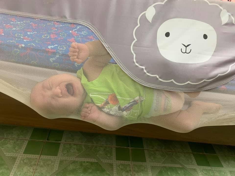 Hoảng quá bà con ơi, dậy ko thấy ông con đâu 😂🤣🤣