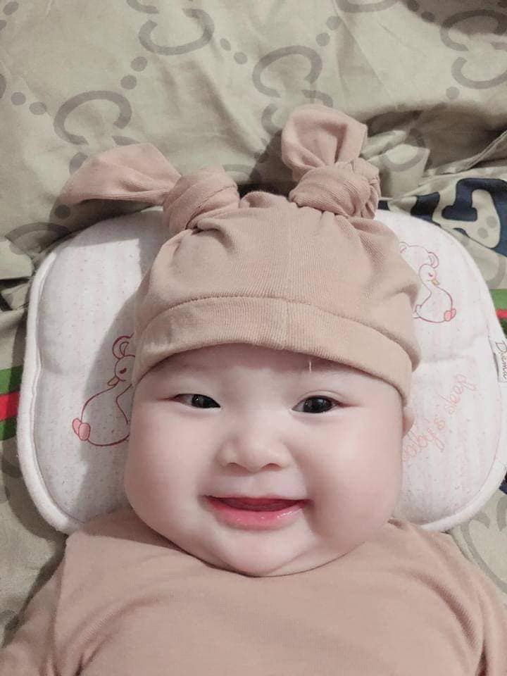 Ai mặt nọng nái nai 😆😍
Mẹ nào xin vía mặt nọng của con ko, mặt nọng quá nên mắt con hơi híp 1 xí thôi ạ 😝