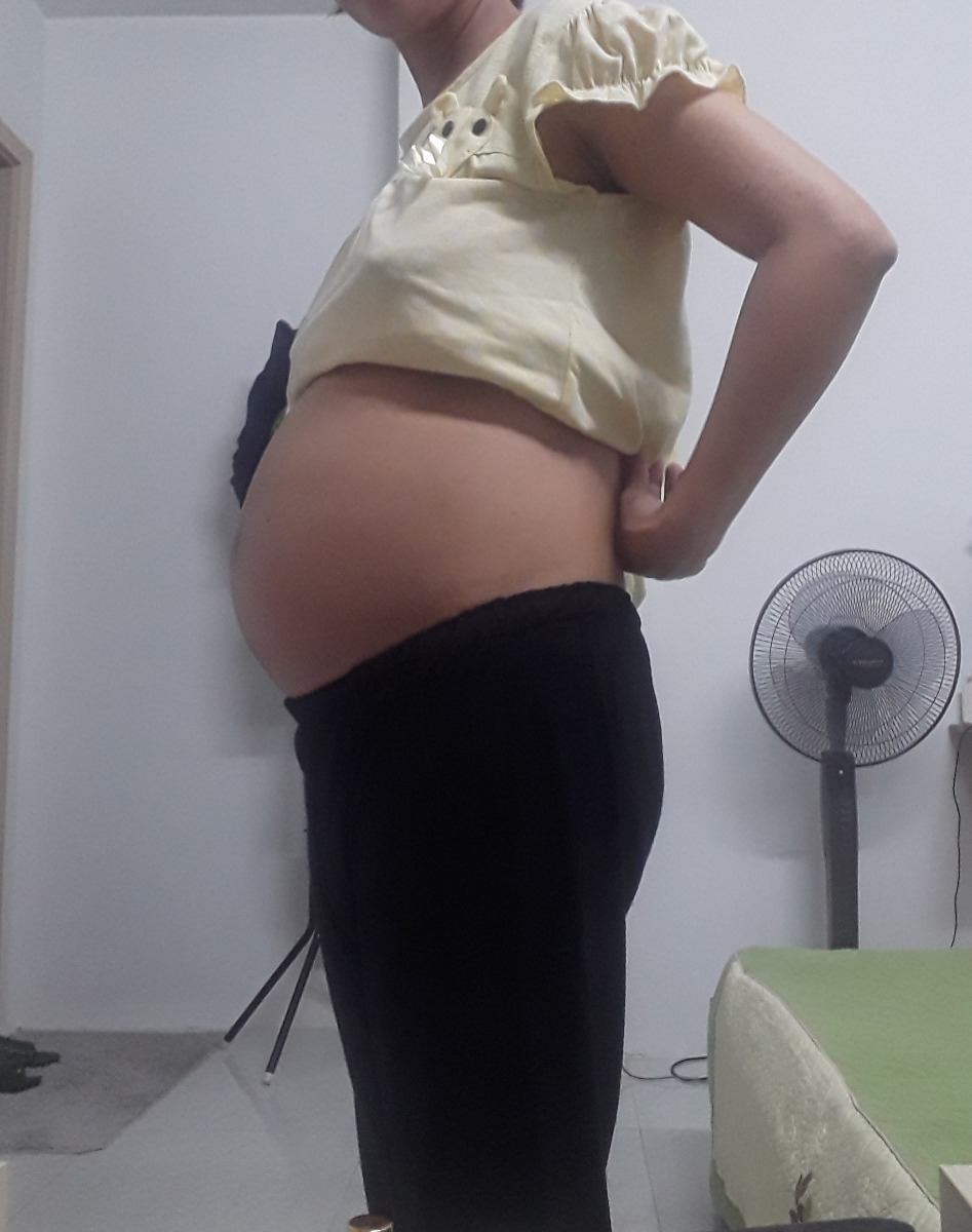 Các mom ơi.
E thai 29w1d hnay. Mà bụng e như vậy có bé k nhỉ?. Bé có nhỏ quá k ạ?
Hôm 27w4d bé mới đc 924g thôi.
E lo quá. Dks 24.11 
Có mom nào cùng giai đoạn tâm sự đi ạ