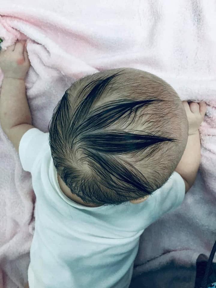 Người ta có mấy cọng tóc thôi mà cũng lôi ra làm đủ trò á trời...!