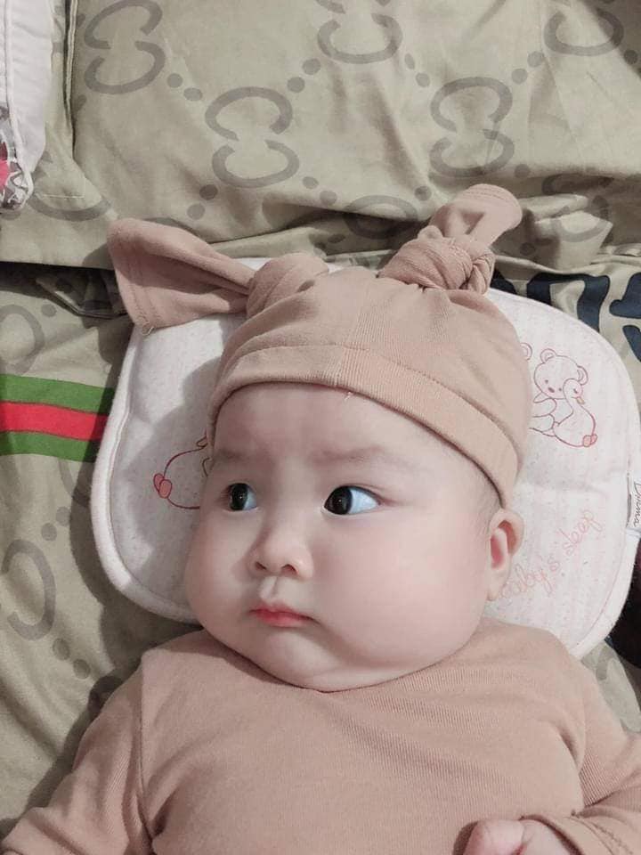 Ai mặt nọng nái nai 😆😍
Mẹ nào xin vía mặt nọng của con ko, mặt nọng quá nên mắt con hơi híp 1 xí thôi ạ 😝