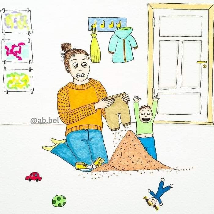 MOM NÀO BẢO Ở NHÀ CHĂM CON NHÀN VÀ SƯỚNG LẮM RA EM KỂ CHO MÀ NGHE 😂😂

Từ bao đời nay, người ta luôn mặc định mẹ ở nhà chăm con là nhàn và sướng, không phải lo đến chuyện đi làm kiếm tiền mưu sinh. Định nghĩa về công việc chăm con trong mắt mọi người đơn giản lắm, đâu có vất vả bằng 8 tiếng ngồi lì văn phòng, đầu tuần họp, cuối tuần báo cáo công việc, sáng đến đúng giờ chấm vân tay, chiều cũng không thể về sớm. Ngay cả chính phụ nữ chúng ta, khi biết có ai đó, bạn bè hay hàng xóm “được” ở nhà chăm con là trầm trồ lên đó sao.

Trong mắt mọi người, tất nhiên bao gồm cả những ông chồng, chăm con là ôm con cả ngày. Cái bọn trẻ con chưa biết đi ấy, tay chân bụ bẫm dễ thương, người thì thơm thơm mùi sữa, ôm cả ngày thì còn gì sung sướng, nhàn hạ bằng.

Nhàn và sướng như vậy nên nếu:

- Ở nhà chăm con mà để nhà cửa bừa bộn, quần áo quên chưa cho vào máy giặt giặt thì sẽ bị hỏi “cả ngày làm việc gì mà để nhà cửa thế này?”.

- Ở nhà chăm con mà chồng nhắn tin, gọi điện chưa trả lời ngay, thì sẽ bị thắc mắc “không biết làm gì mà không nghe máy?”.

- Ở nhà chăm con mà đầu tóc bù xù, quần áo luộm thuộm, thì sẽ bị nói “không biết tự chăm lo cho bản thân, không biết sắp xếp thời gian”.

- Ở nhà chăm con mà cuối ngày chồng về mặt khó chịu, cáu kỉnh, thì sẽ bị mắng “chồng đi làm về mệt không được một lời hỏi han”.

Chăm con cụ thể là công việc gì mà ai cũng bảo là nhàn vậy?

Chăm con hay trông con cụ thể bao hàm những công việc gì? Mà ai cũng trầm trồ, ngưỡng mộ vì là nhàn, vì là sướng. Vâng chúng tôi sướng lắm! Chăm con là tổng hòa của nhiều công việc ai cũng bảo là dễ và vụn vặt ấy.

Chăm con là cho con bú, cho con ăn, vệ sinh cho con, tắm cho con, chơi với con, bế con khi con muốn, nói chuyện với con khi con cần, thức đêm cùng con khi con không chịu ngủ. Chăm con còn là dọn dẹp nhà cửa, chăm con còn là phải luôn vui vẻ, tinh thần thoải mái để đủ sữa cho con.
Chăm con là tắm, là vệ sinh cá nhân thật nhanh, là bật dậy như lò xo khi nghe tiếng con khóc, ọ ọe bên tai. Chăm con là những giấc ngủ lơ mơ, tự dặn mình không được ngủ sâu giấc, còn dậy cho con bú, còn xem con có ra mồ hôi không, còn phải đắp chăn cho con nhỡ con bị lạnh.

Khi con đang ở giai đoạn sơ sinh, người ta sẽ nói “tầm này vẫn chưa vất đâu, giờ nó toàn ngủ và ti mẹ, mẹ tha hồ mà nằm chơi”. Nhưng họ đâu biết rằng một ngày đứa trẻ sơ sinh đại tiện, tiểu tiện bao nhiêu lần và người mẹ khi con ngủ thì còn phải tranh thủ giặt giũ, nấu nướng, dọn dẹp nhà cửa. Rồi còn nhiều vấn đề xảy đến mà mẹ phải một mình xoay xở như con nôn trớ, con bị táo bón, con hắt hơi sổ mũi, con bị rôm sẩy, con bỗng nhiên bỏ bú, con bỗng nhiên ngủ ngày chơi đêm…

Cứ thử trải qua 8 tiếng ở công sở và 8 tiếng ở nhà trông con, xem thời gian nào trôi đi nhanh hơn. Chưa hết đâu, đêm đến các ông chồng được ngủ trọn giấc, mà nếu con có khóc thì cũng trùm chăn kín mít để giấc ngủ không bị ảnh hưởng. Còn một mẹ một con cứ thế hết ôm nhau rồi chơi với nhau cho đến tận sáng.

Khi con đến tuổi ăn dặm, thì công việc vất vả nhất mà người mẹ phải làm là tìm ra phương pháp ăn phù hợp với con. Nhưng thực tế công việc này chưa vất vả bằng việc phải đứng ra bảo vệ chính kiến trước lời khuyên chẳng đâu vào đâu của mọi người xung quanh. Nếu con bụ bẫm thì không sao, con mà “còi” mặc dù nó nhanh nhẹn thì kiểu gì cũng bị mắng xối xả, “có mỗi việc cho nó ăn mà cũng không xong”, “để con còi dí thế à”, “chăm con kiểu gì vậy”.

Đến lúc con biết đi, chuyển sang ăn cơm, nói được nhiều hơn, thì người mẹ lại phải lo dạy con thế nào, đối phó với những khủng hoảng của con ra sao. Khi ấy con không vâng, ạ, dạ, thưa với người lớn, con ngang bướng, ương ngạch, nghịch ngợm thì cũng đổ lỗi hết lên đầu người mẹ rằng “mẹ không biết dạy con”, “con hư tại mẹ”.

Nếu ai thắc mắc vợ ở nhà làm gì thì hãy thử dành 1 ngày ở nhà chăm con toàn thời gian, nếu không thì thử thức một đêm chơi với con, sẽ có câu trả lời ngay. Đảm bảo các ông chồng sẽ sợ “xanh mặt”, thà đi làm còn hơn phải ở nhà chơi với con. Khi đã hiểu rồi thì xin đừng quát tháo, so bì hay coi thường những người làm mẹ. Họ thực sự là “siêu nhân” đấy, không phải người bình thường đâu!

- Illustration by Jade Nordahl