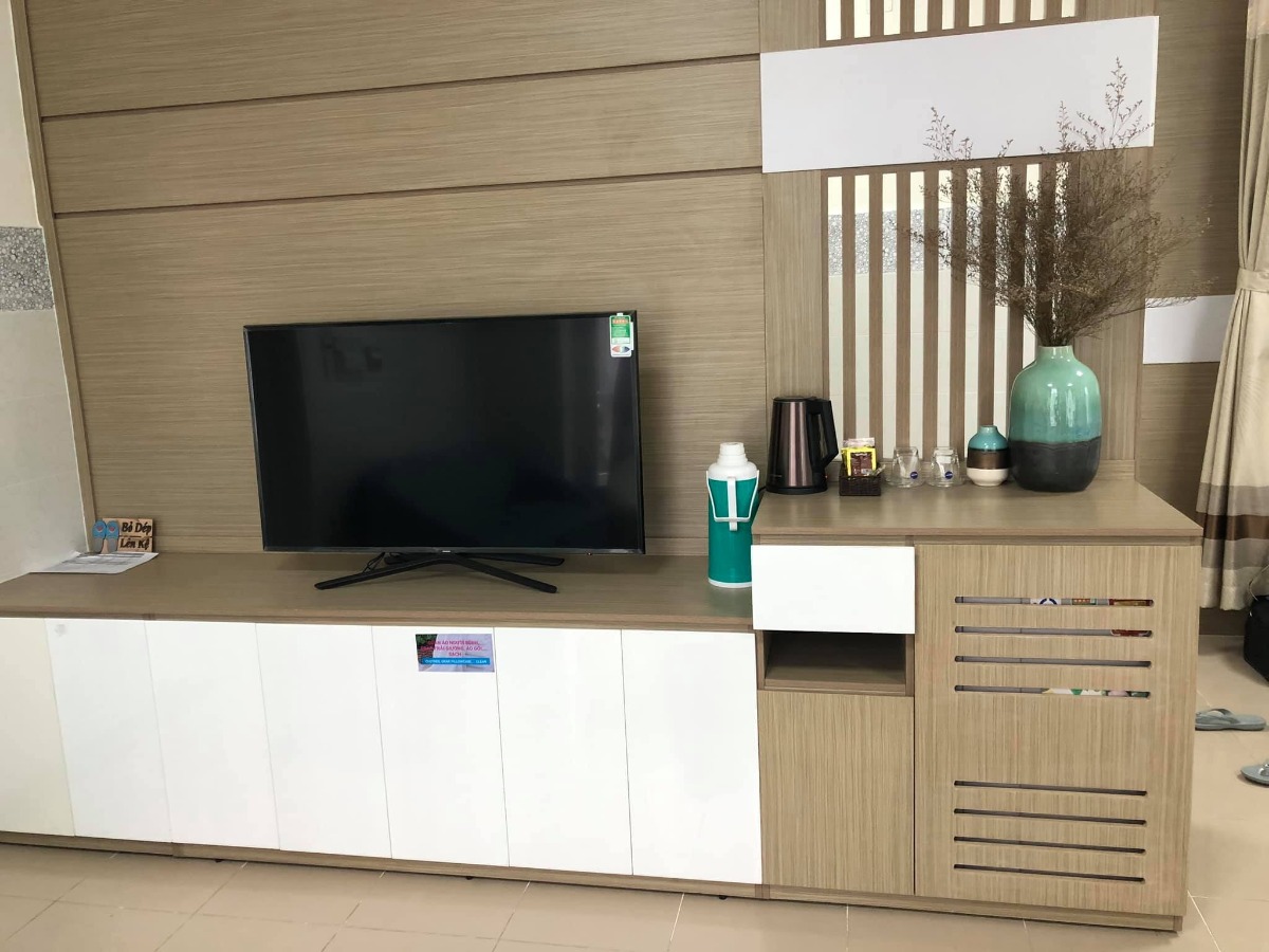 PHÒNG THƯƠNG GIA CHO BÀ ĐẺ TẠI BV TỪ DŨ

Nhìn cái mê lun ạ. Mình nhập viện ngày 06/10/2020 do vỡ ối tuần 38. Chia sẻ với các mẹ một vài hình ảnh, thấy nhiều mẹ đang quan tâm. Giá cả thì sau khi có hoá đơn chính thức mình chia sẻ sau nha. Giá thông báo là 4tr/ngày. Mình có Bảo hiểm sức khoẻ hạn mức 80triẹu. Khi nào có bảng kê chia sẻ cho cả nhà % được chi trả. Cơm canteen bệnh viện ăn được, sạch sẽ. Mình thấy rẻ hơn so với Cơm bà đẻ gần đó. Vài chia sẻ sáng ngày. Chúc cả nhà vượt cạn thành công.