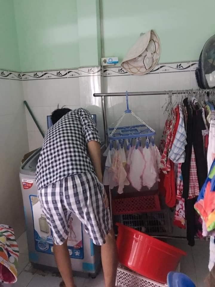 Nãy thấy chị vợ đăng ảnh cảm ơn vì sự tử tế của chồng vì chồng giúp chăm con, giúp đỡ mình khi ở cữ, thấy vui thay.
Con của chung, nghĩa vụ chung, cùng làm bố làm mẹ, hạnh phúc chung là phải san sẻ thôi 🥰

-Chia sẻ từ Đặng Lộc Châu Đang-